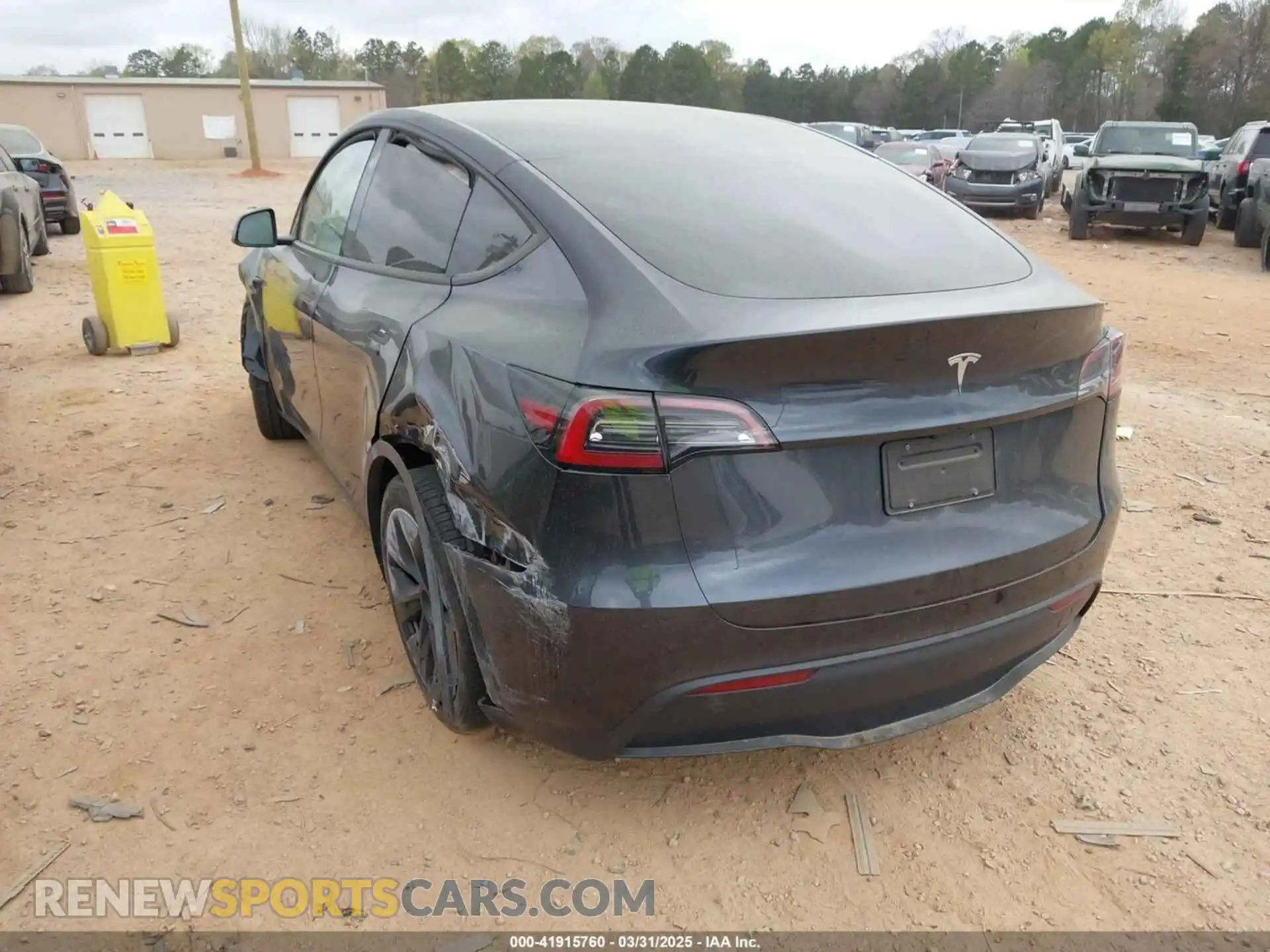 3 Photograph of a damaged car 7SAYGDED3RA303113 TESLA MODEL Y 2024