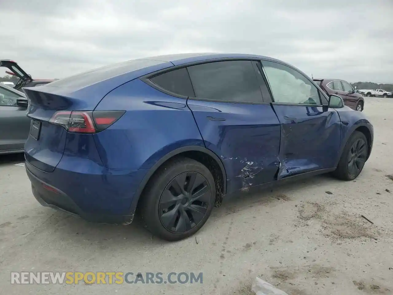 3 Photograph of a damaged car 7SAYGDED3RA326178 TESLA MODEL Y 2024