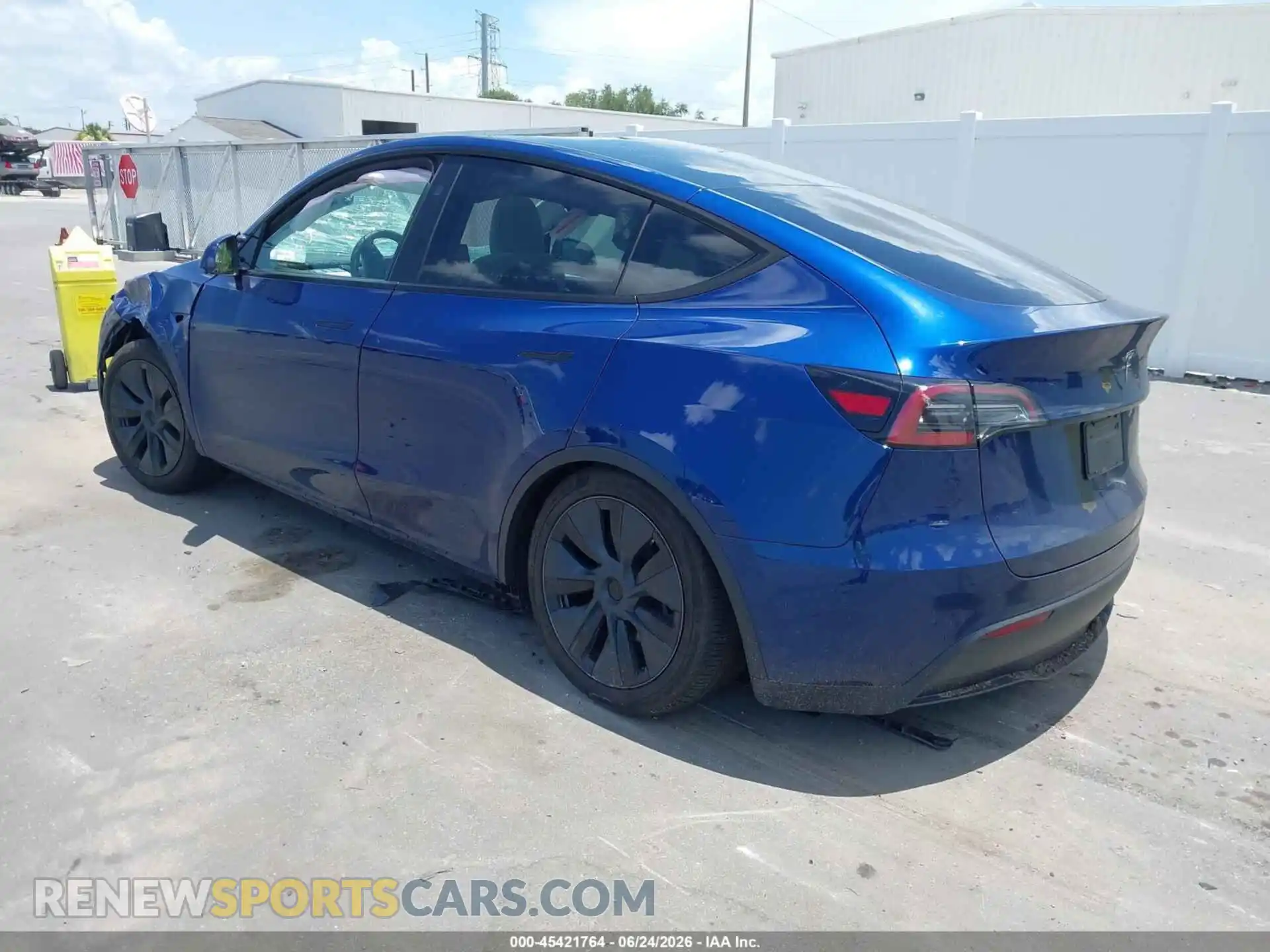 3 Photograph of a damaged car 7SAYGDED3RA331137 TESLA MODEL Y 2024