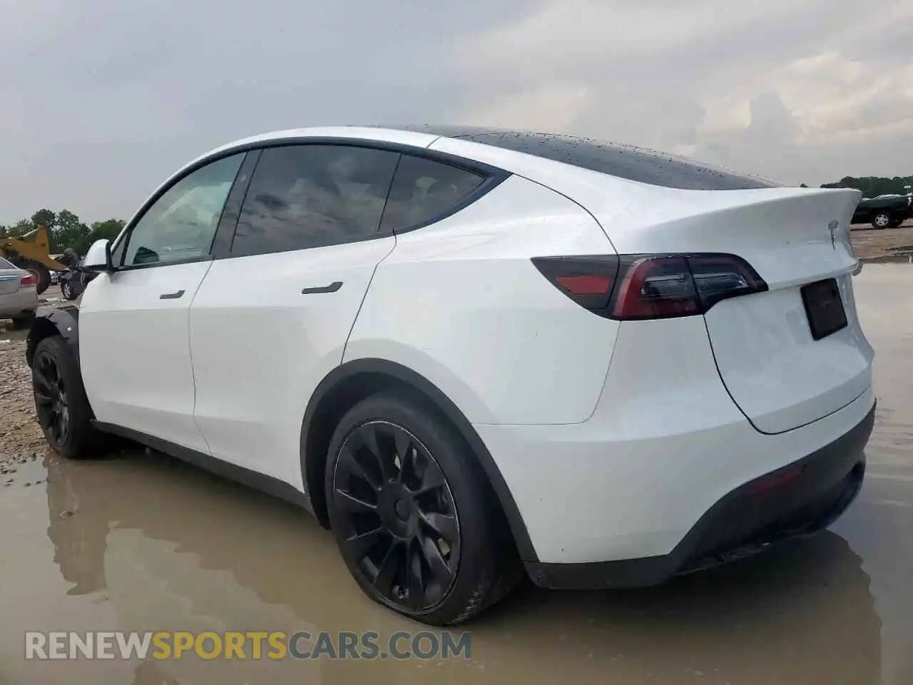 2 Photograph of a damaged car 7SAYGDED3RF008399 TESLA MODEL Y 2024