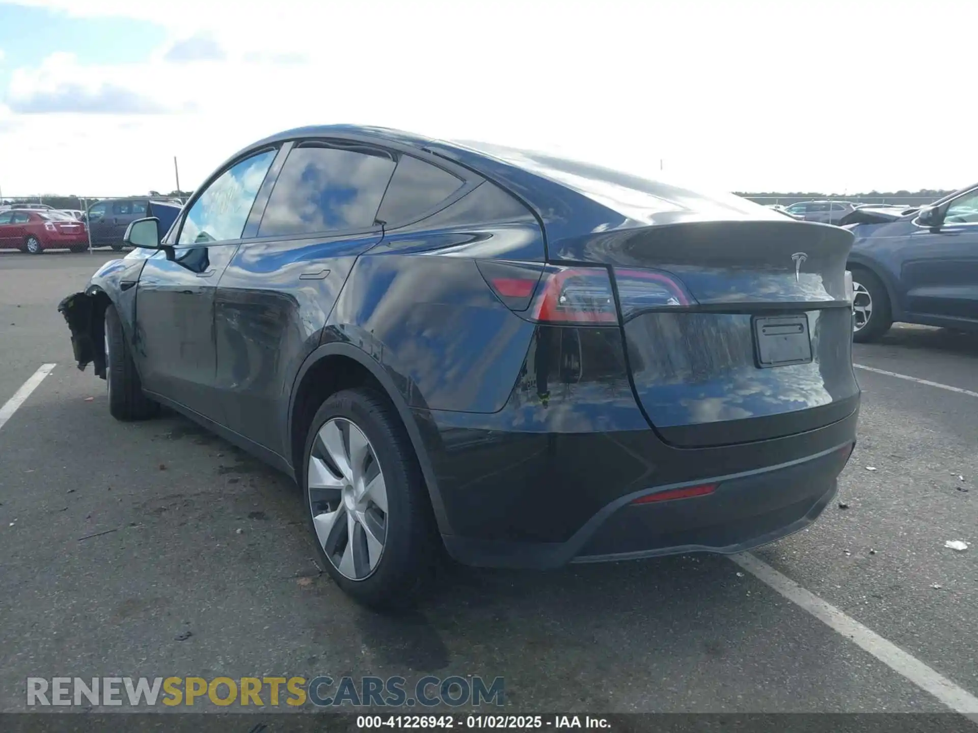 3 Photograph of a damaged car 7SAYGDED3RF019113 TESLA MODEL Y 2024
