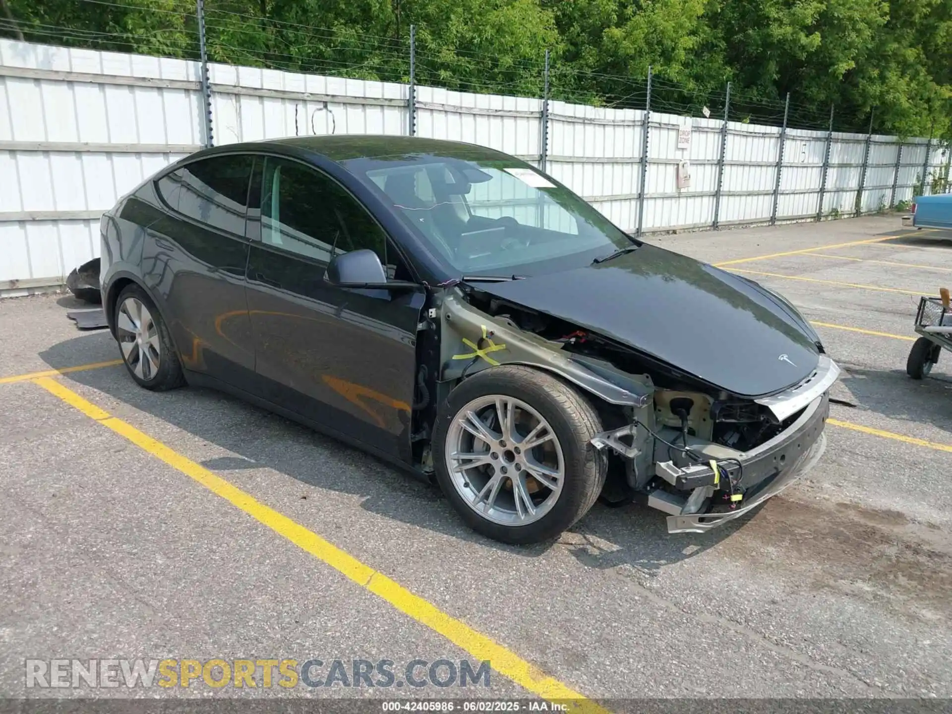 1 Photograph of a damaged car 7SAYGDED3RF034775 TESLA MODEL Y 2024
