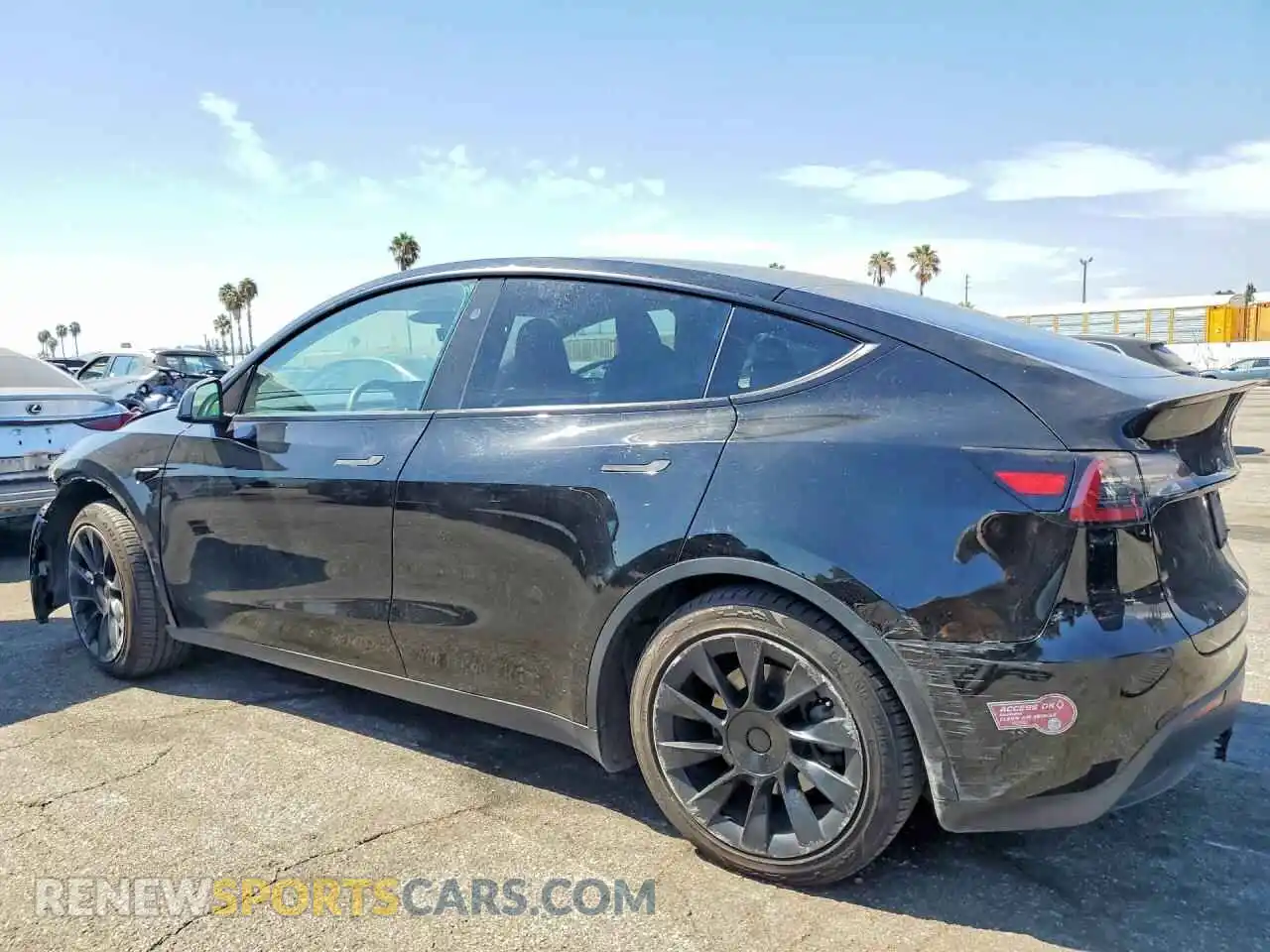 2 Photograph of a damaged car 7SAYGDED3RF057666 TESLA MODEL Y 2024