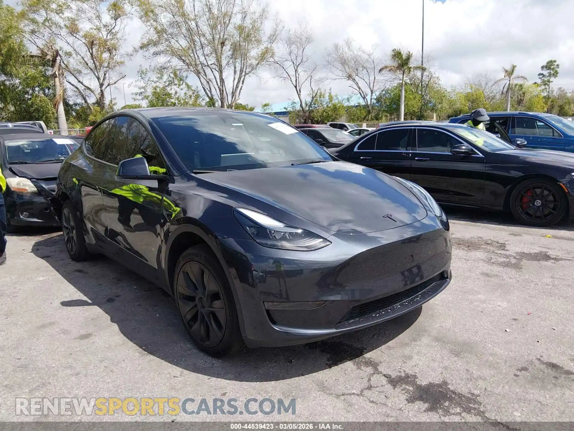 1 Photograph of a damaged car 7SAYGDED3RF109930 TESLA MODEL Y 2024