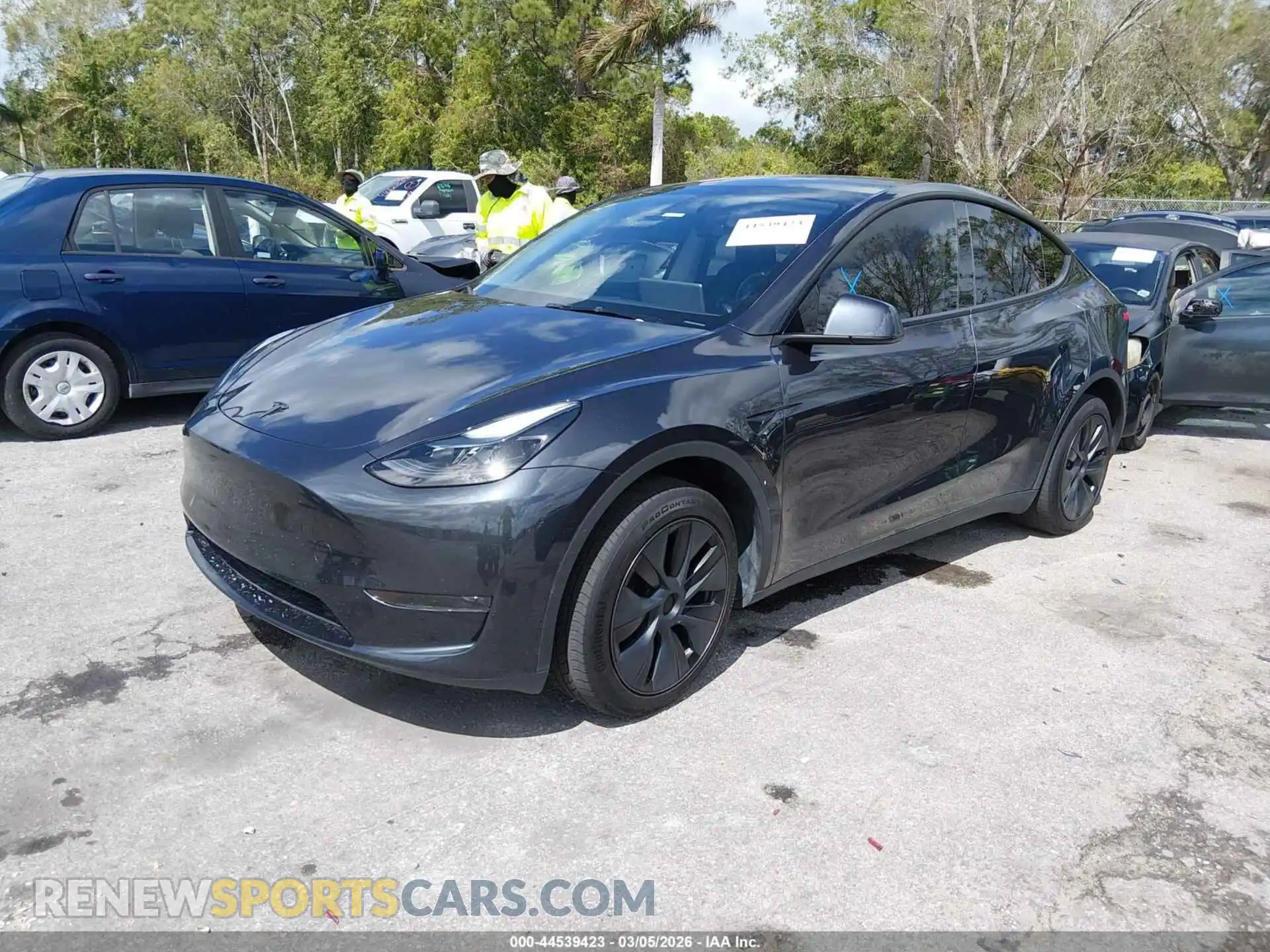 2 Photograph of a damaged car 7SAYGDED3RF109930 TESLA MODEL Y 2024
