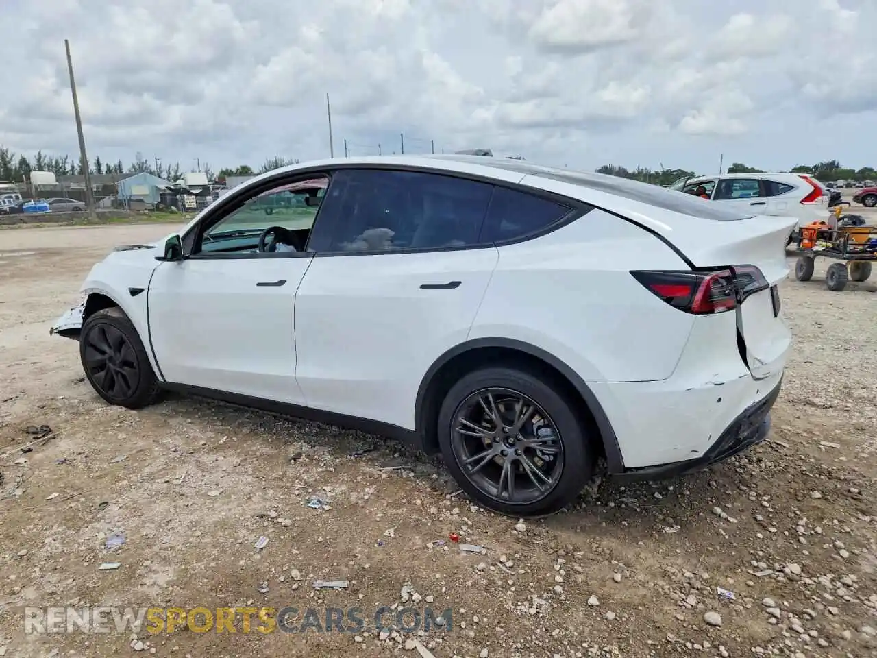 2 fotografías del automóvil dañado 7SAYGDED3RF195255 TESLA MODEL Y 2024