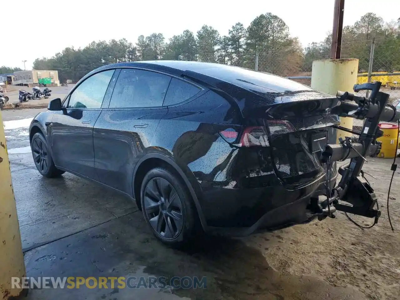 2 Photograph of a damaged car 7SAYGDED4RA318025 TESLA MODEL Y 2024