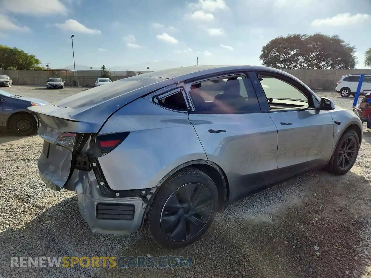 3 Photograph of a damaged car 7SAYGDED4RA320020 TESLA MODEL Y 2024