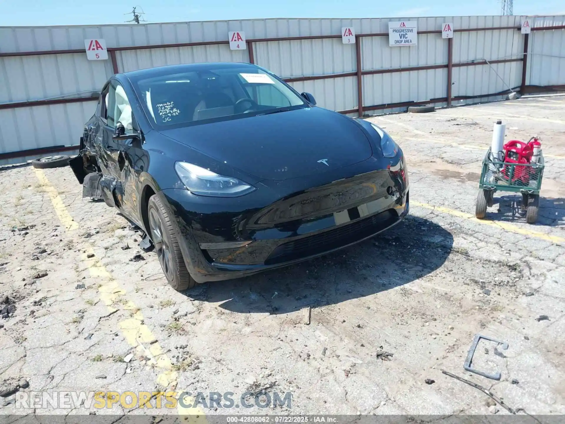 1 Photograph of a damaged car 7SAYGDED4RA332118 TESLA MODEL Y 2024
