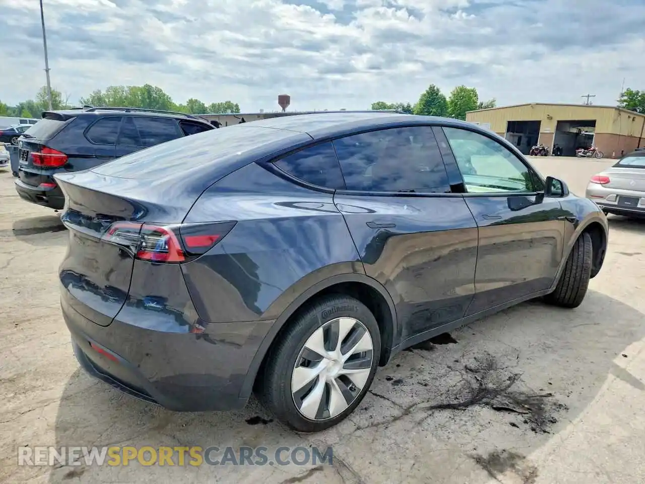 3 Photograph of a damaged car 7SAYGDED4RF027866 TESLA MODEL Y 2024