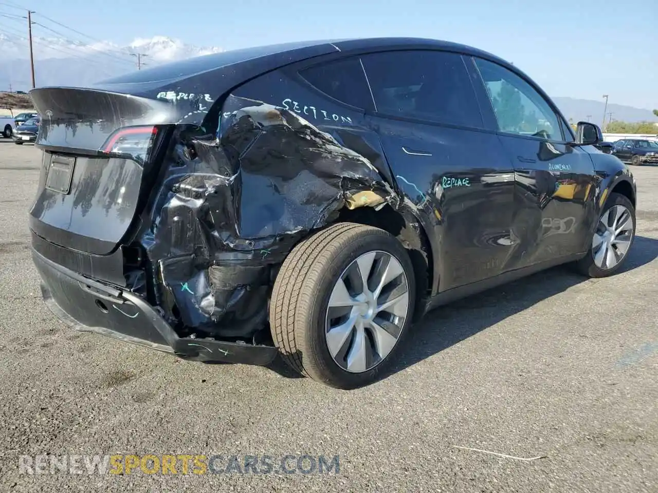 3 Photograph of a damaged car 7SAYGDED4RF032615 TESLA MODEL Y 2024