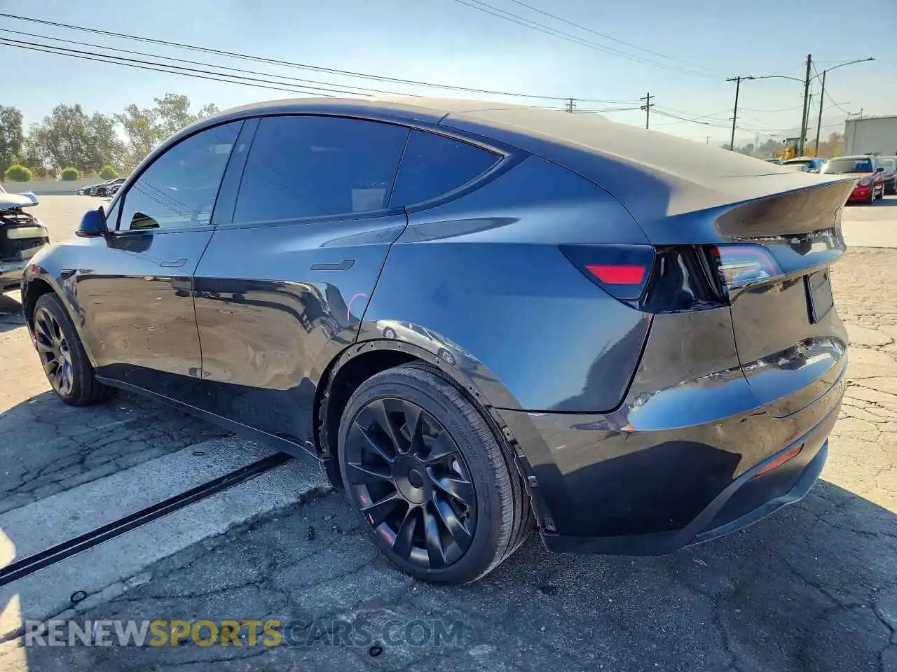 2 fotografías del automóvil dañado 7SAYGDED4RF054422 TESLA MODEL Y 2024