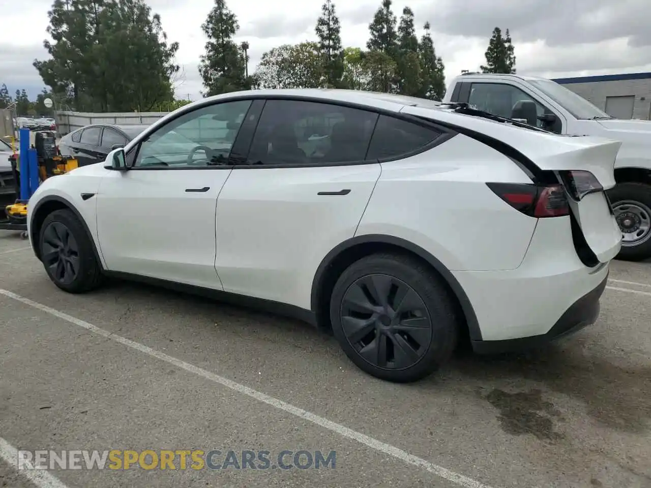 2 Photograph of a damaged car 7SAYGDED4RF118247 TESLA MODEL Y 2024