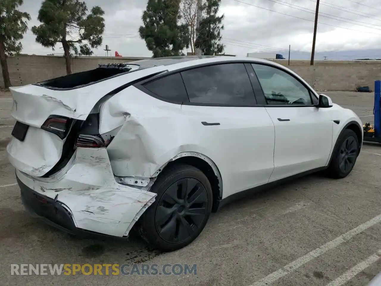 3 Photograph of a damaged car 7SAYGDED4RF118247 TESLA MODEL Y 2024