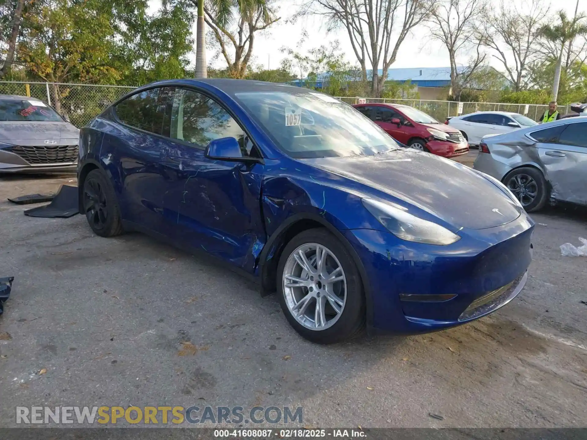 1 Photograph of a damaged car 7SAYGDED5RF015208 TESLA MODEL Y 2024