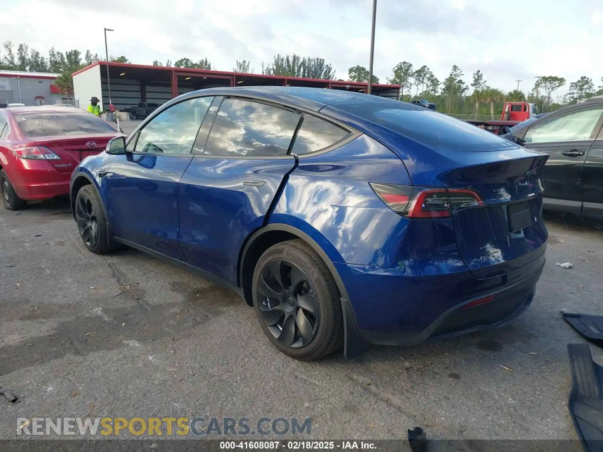 3 Photograph of a damaged car 7SAYGDED5RF015208 TESLA MODEL Y 2024
