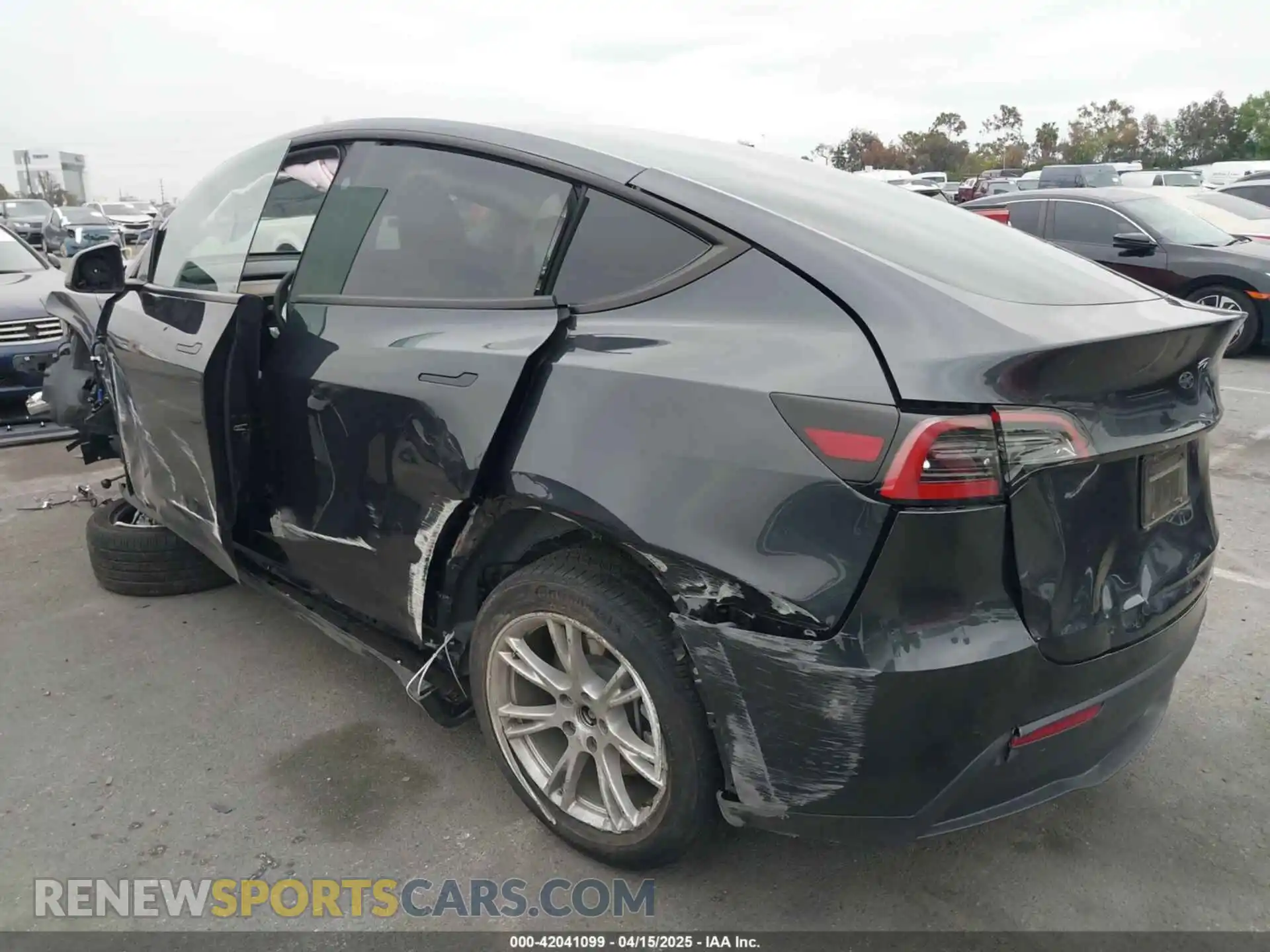 3 Photograph of a damaged car 7SAYGDED5RF056311 TESLA MODEL Y 2024