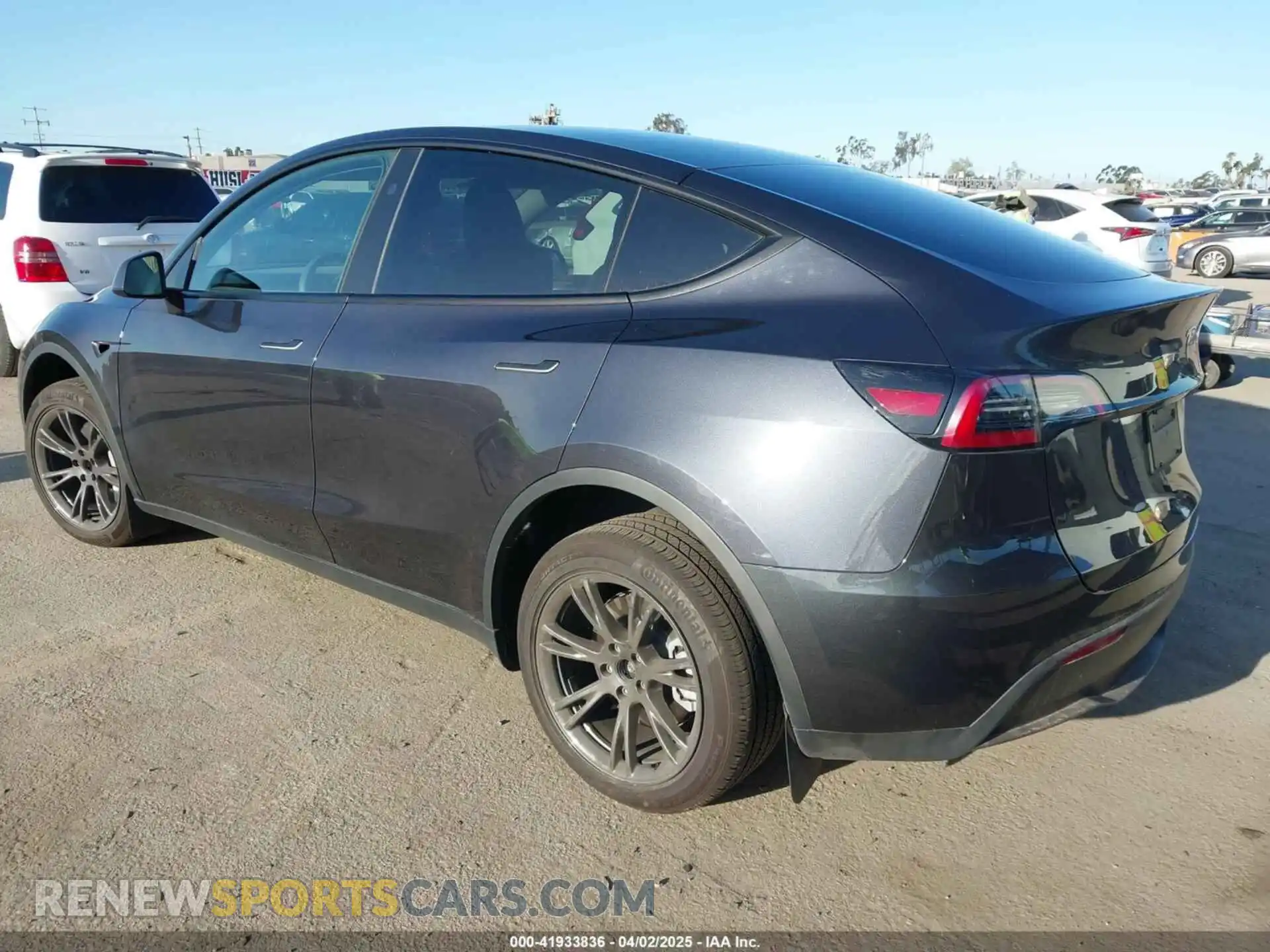 3 Photograph of a damaged car 7SAYGDED5RF103983 TESLA MODEL Y 2024