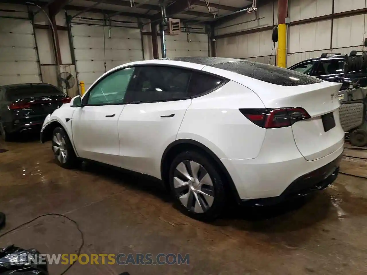 2 Photograph of a damaged car 7SAYGDED5RF127426 TESLA MODEL Y 2024
