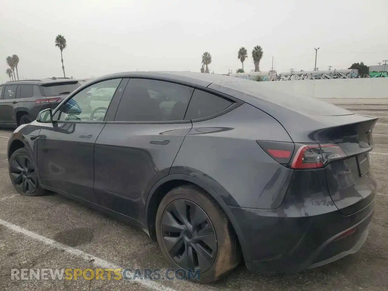 2 fotografías del automóvil dañado 7SAYGDED5RF161155 TESLA MODEL Y 2024
