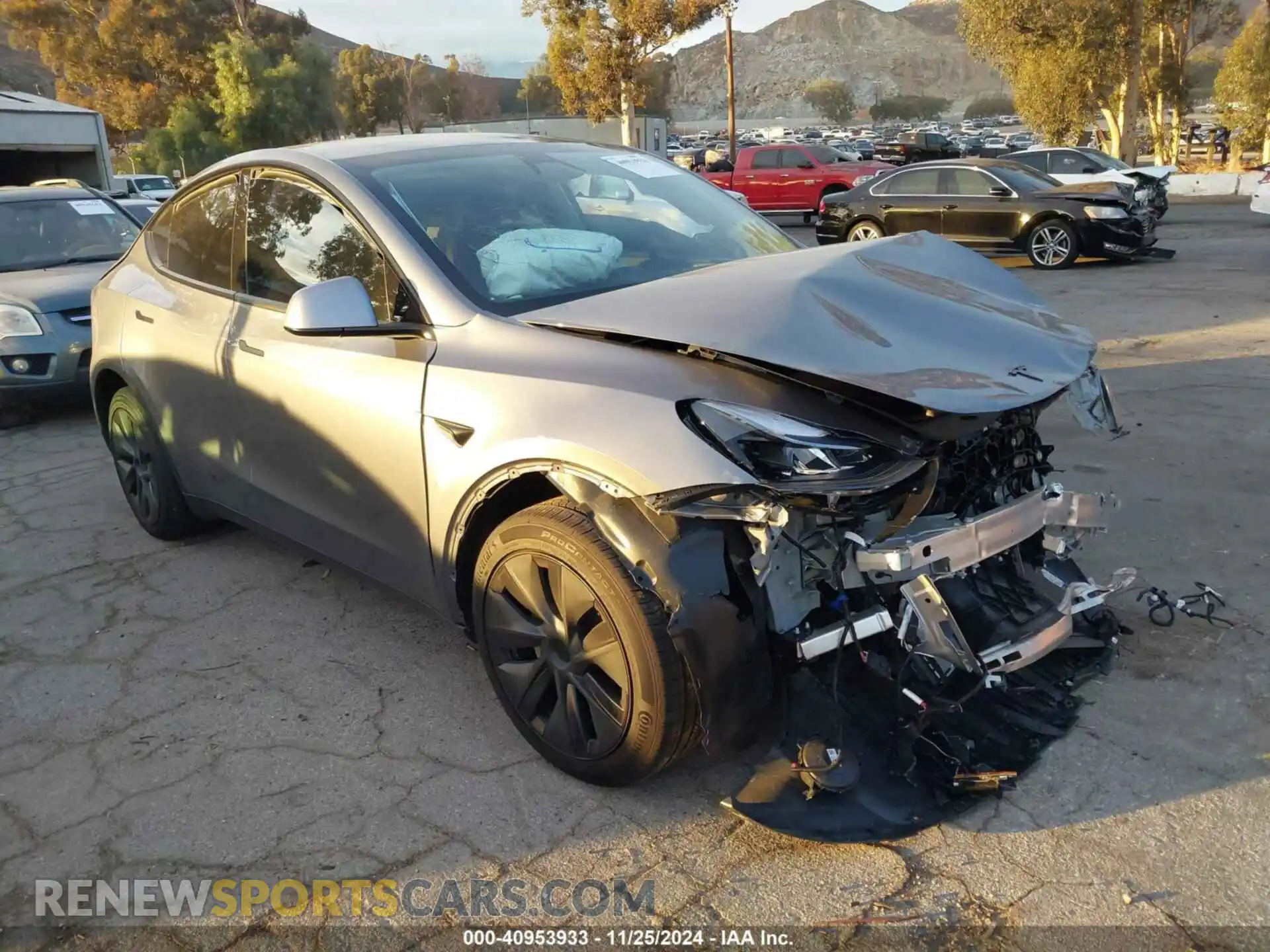 1 Photograph of a damaged car 7SAYGDED5RF194821 TESLA MODEL Y 2024
