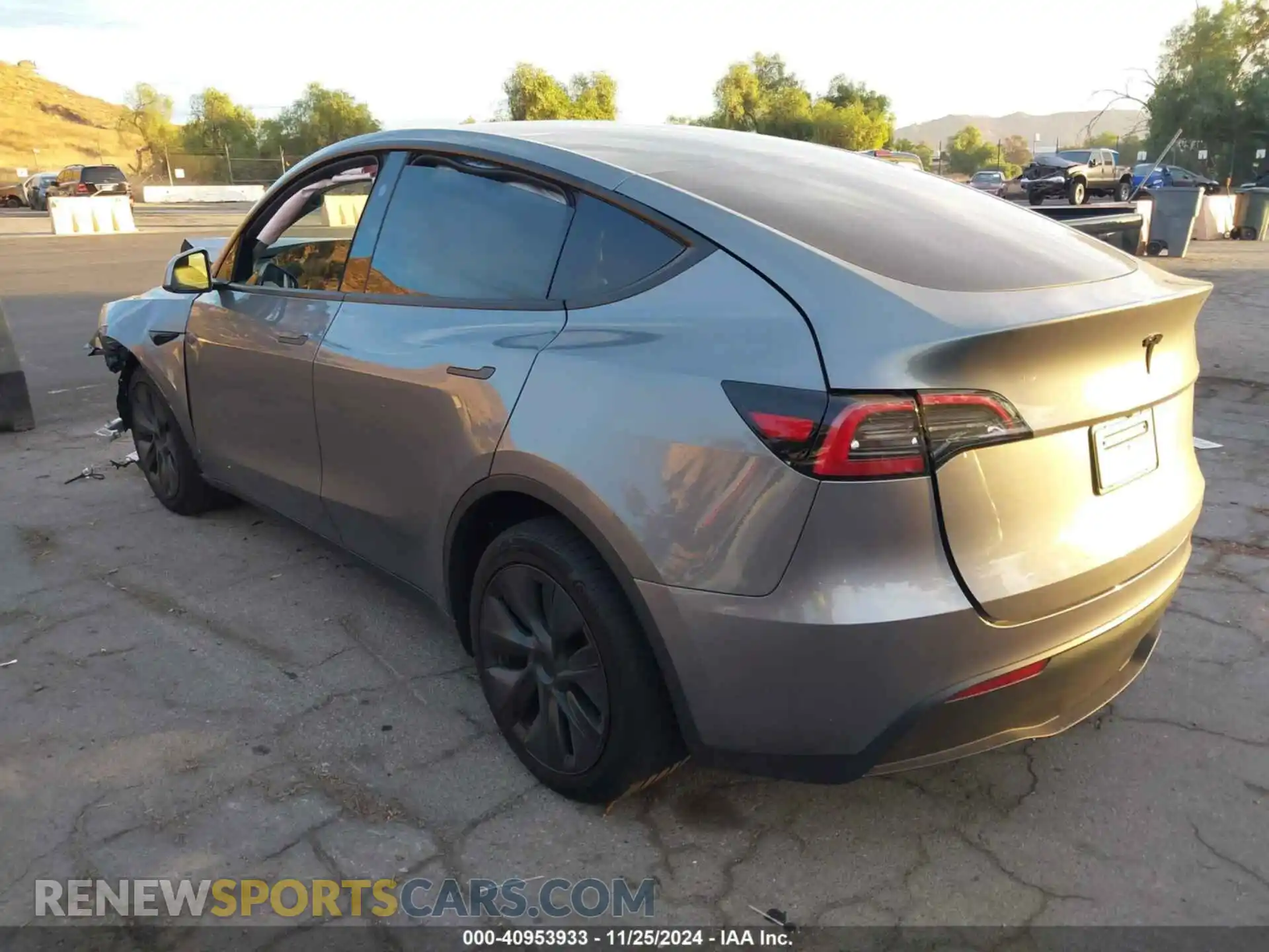 3 Photograph of a damaged car 7SAYGDED5RF194821 TESLA MODEL Y 2024