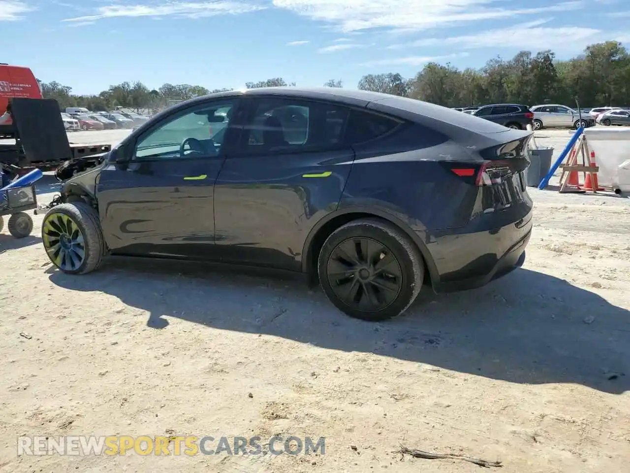 2 Photograph of a damaged car 7SAYGDED5RF210256 TESLA MODEL Y 2024