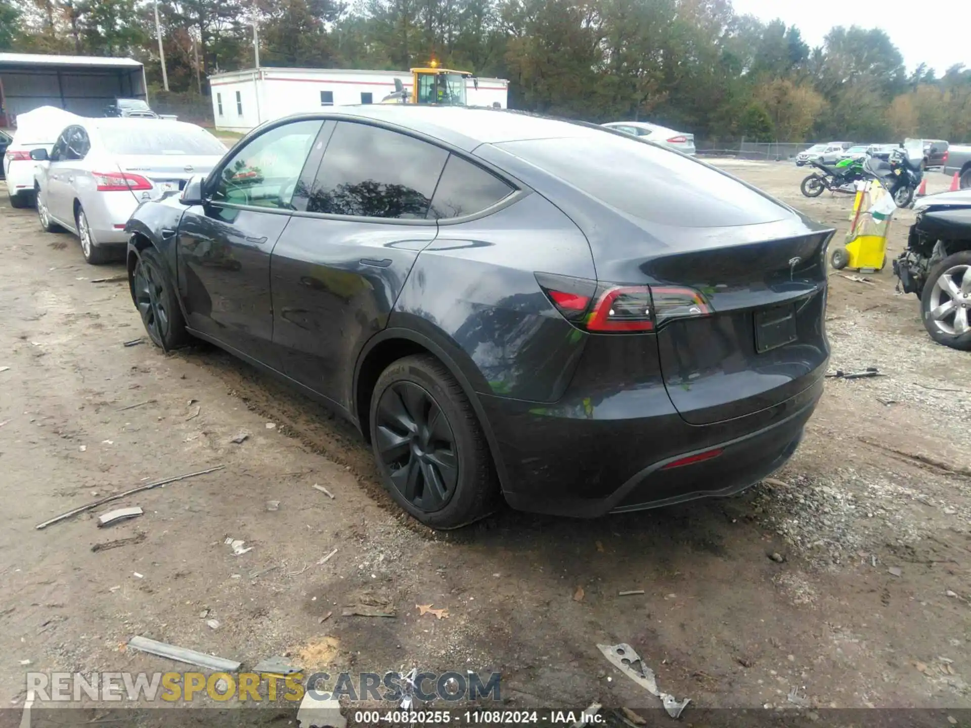 3 Photograph of a damaged car 7SAYGDED6RA310492 TESLA MODEL Y 2024