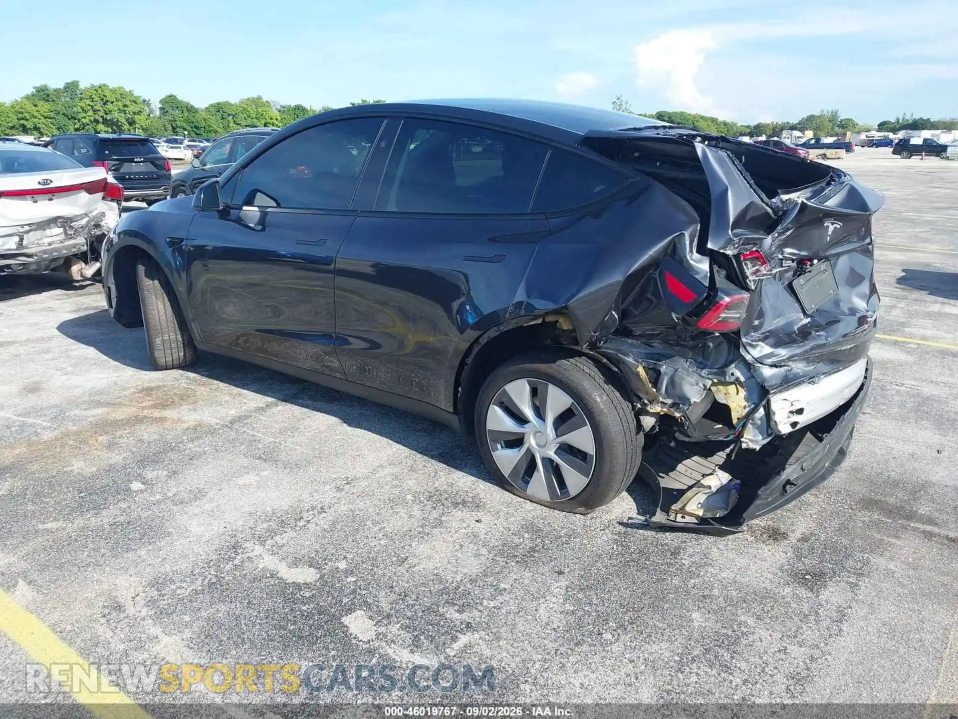 3 Photograph of a damaged car 7SAYGDED6RF077264 TESLA MODEL Y 2024
