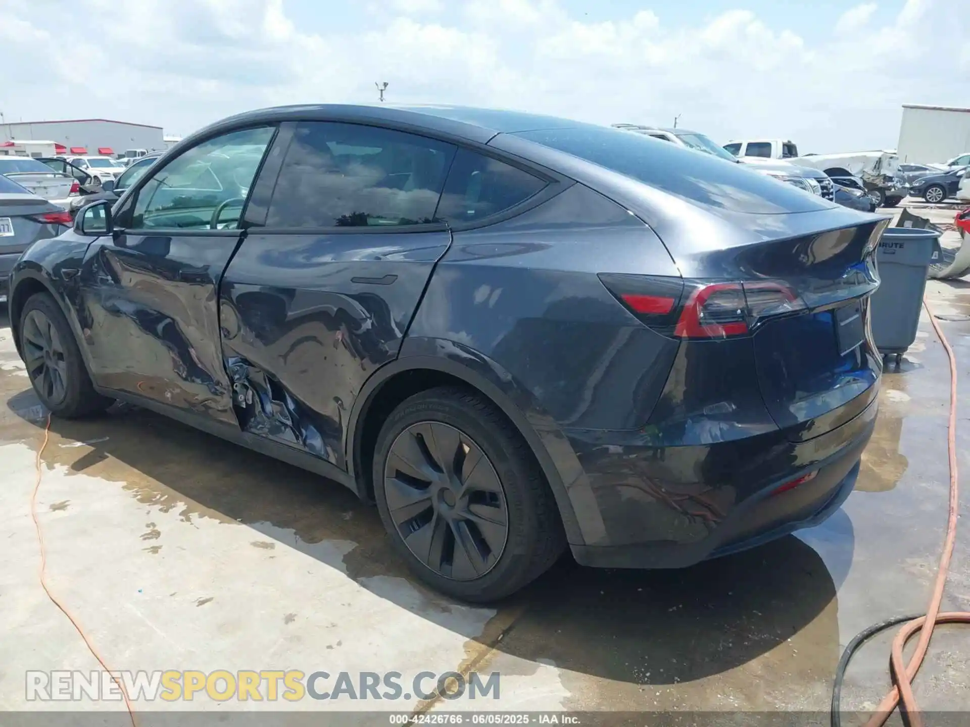 3 Photograph of a damaged car 7SAYGDED6RF105712 TESLA MODEL Y 2024