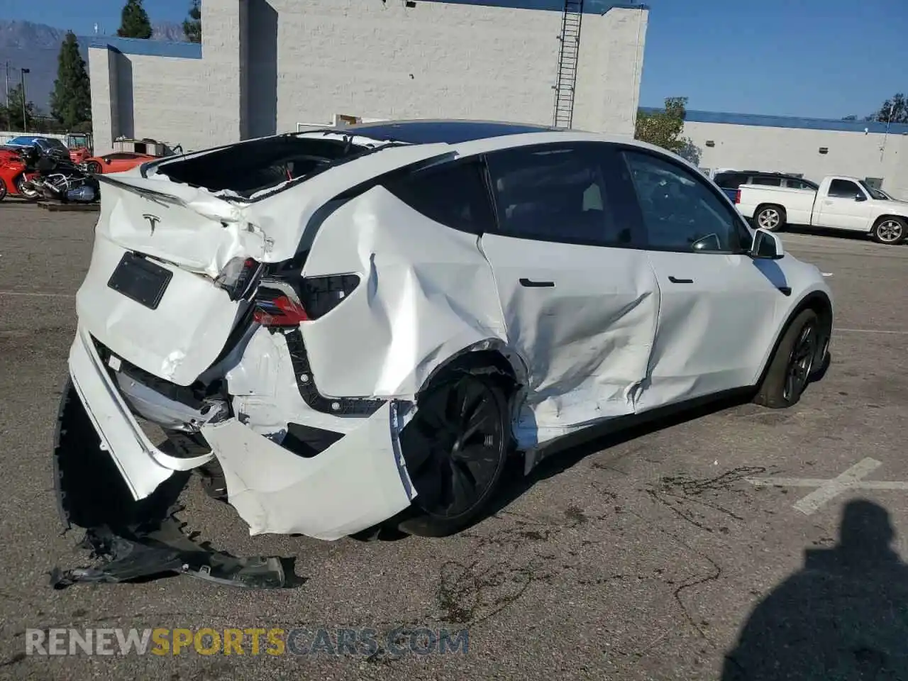 3 Photograph of a damaged car 7SAYGDED6RF110635 TESLA MODEL Y 2024
