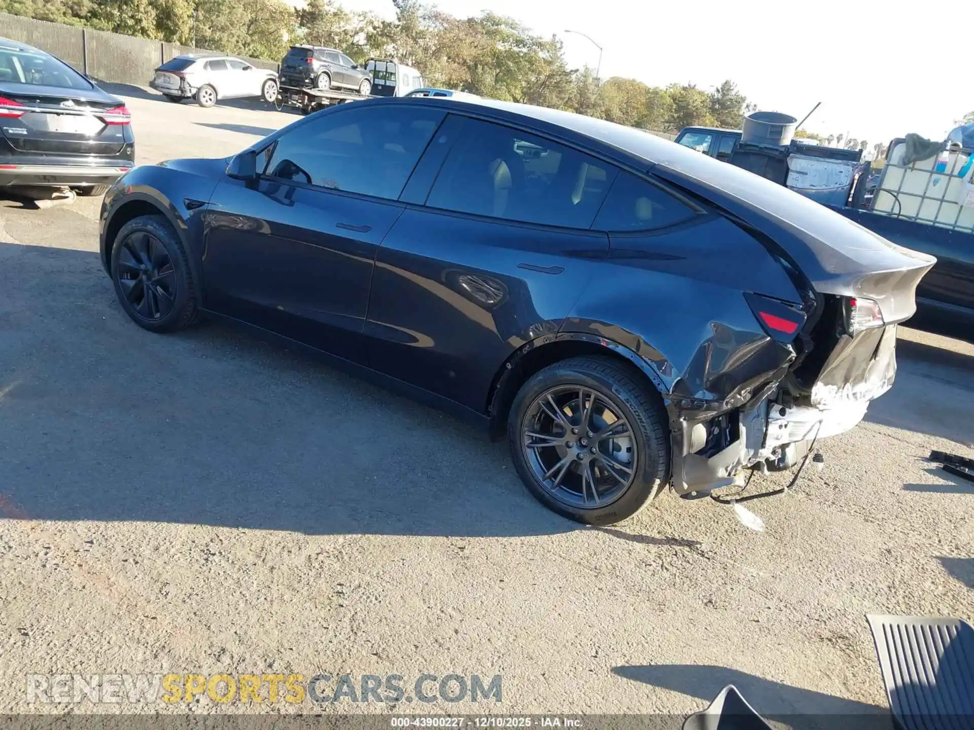3 Photograph of a damaged car 7SAYGDED6RF149676 TESLA MODEL Y 2024