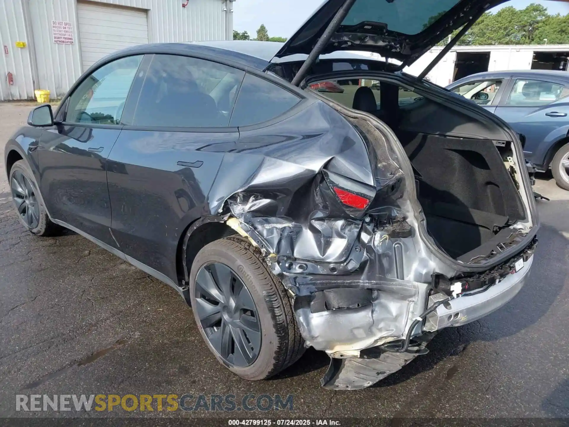 3 Photograph of a damaged car 7SAYGDED6RF206264 TESLA MODEL Y 2024