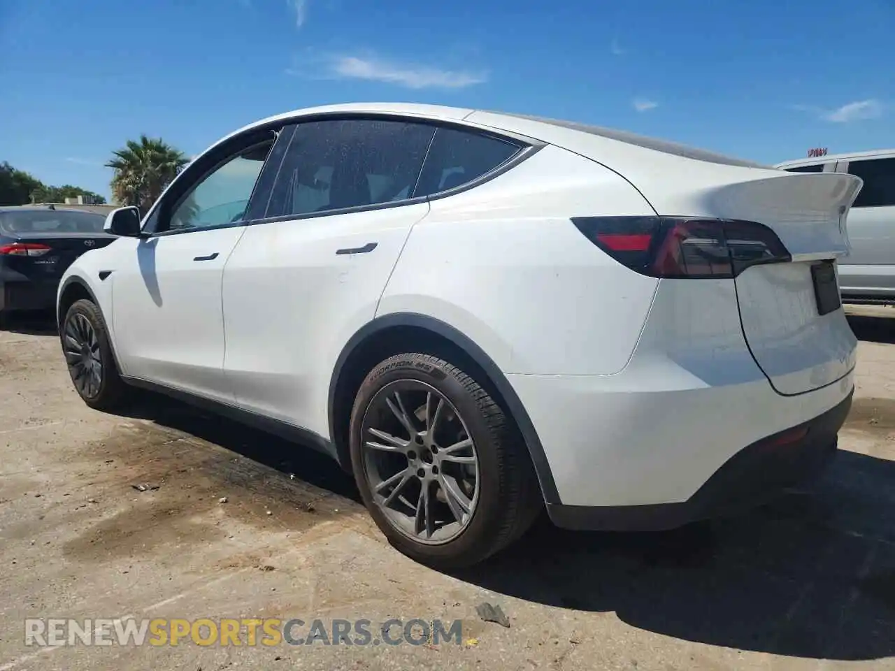 2 Photograph of a damaged car 7SAYGDED7RF197879 TESLA MODEL Y 2024