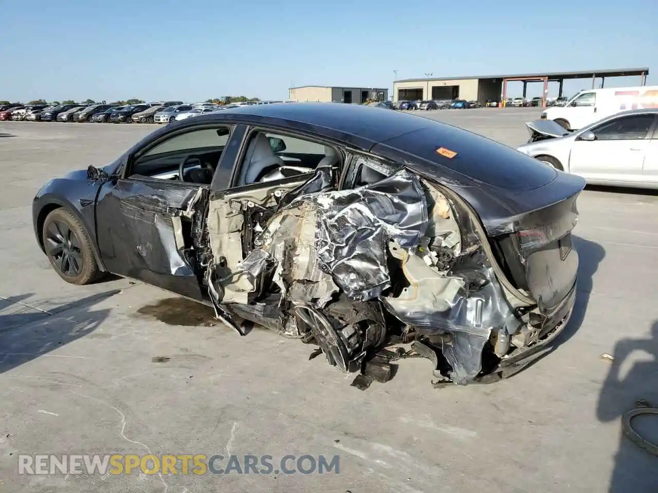 2 Photograph of a damaged car 7SAYGDED8RA302555 TESLA MODEL Y 2024