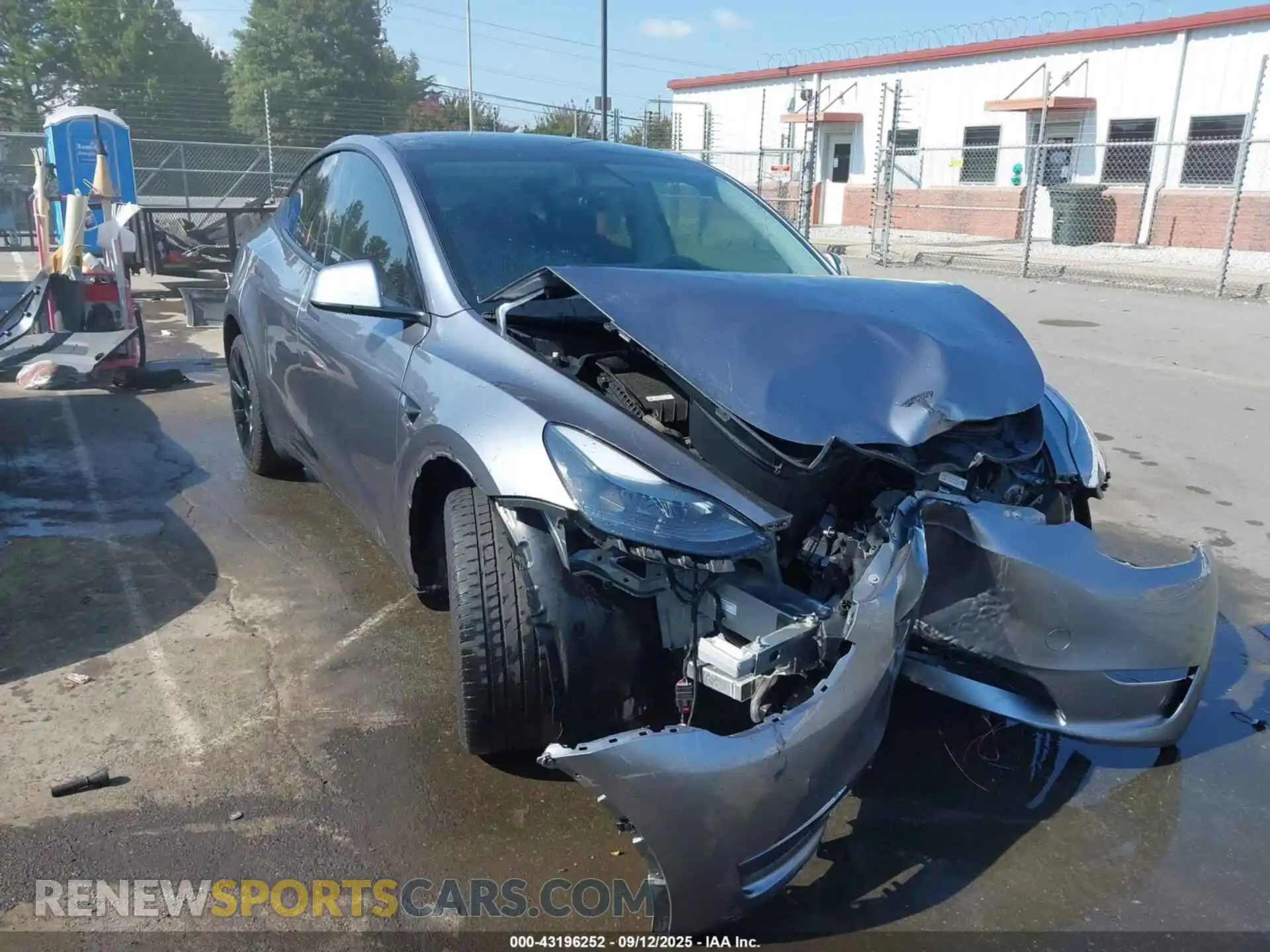 1 Photograph of a damaged car 7SAYGDED8RA317766 TESLA MODEL Y 2024