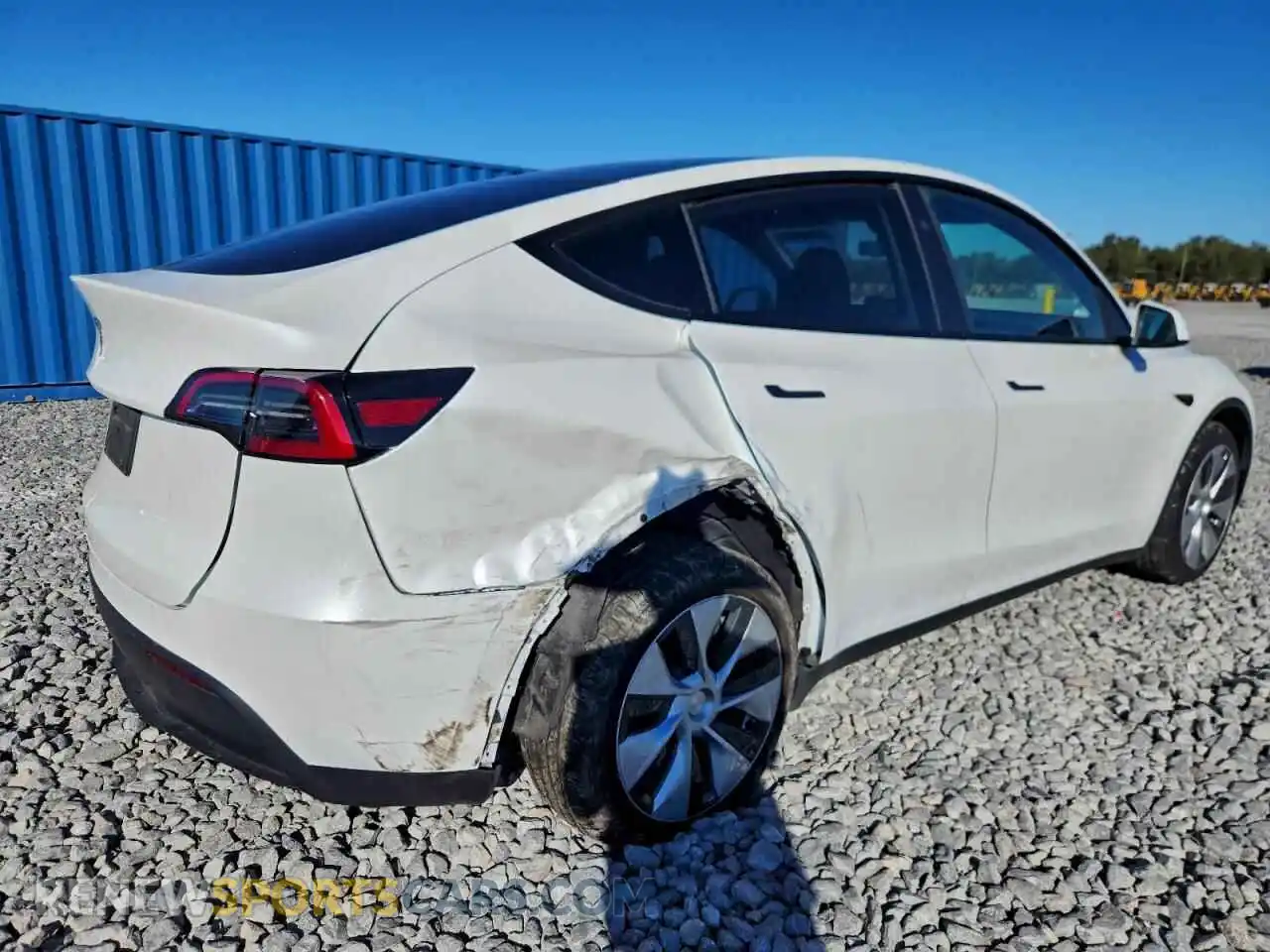 3 Photograph of a damaged car 7SAYGDED8RF055749 TESLA MODEL Y 2024