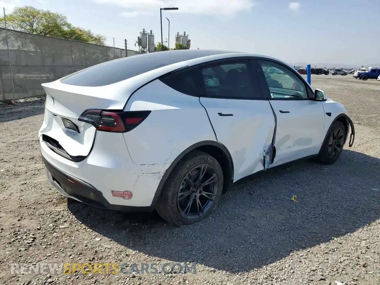 3 Photograph of a damaged car 7SAYGDED8RF105176 TESLA MODEL Y 2024