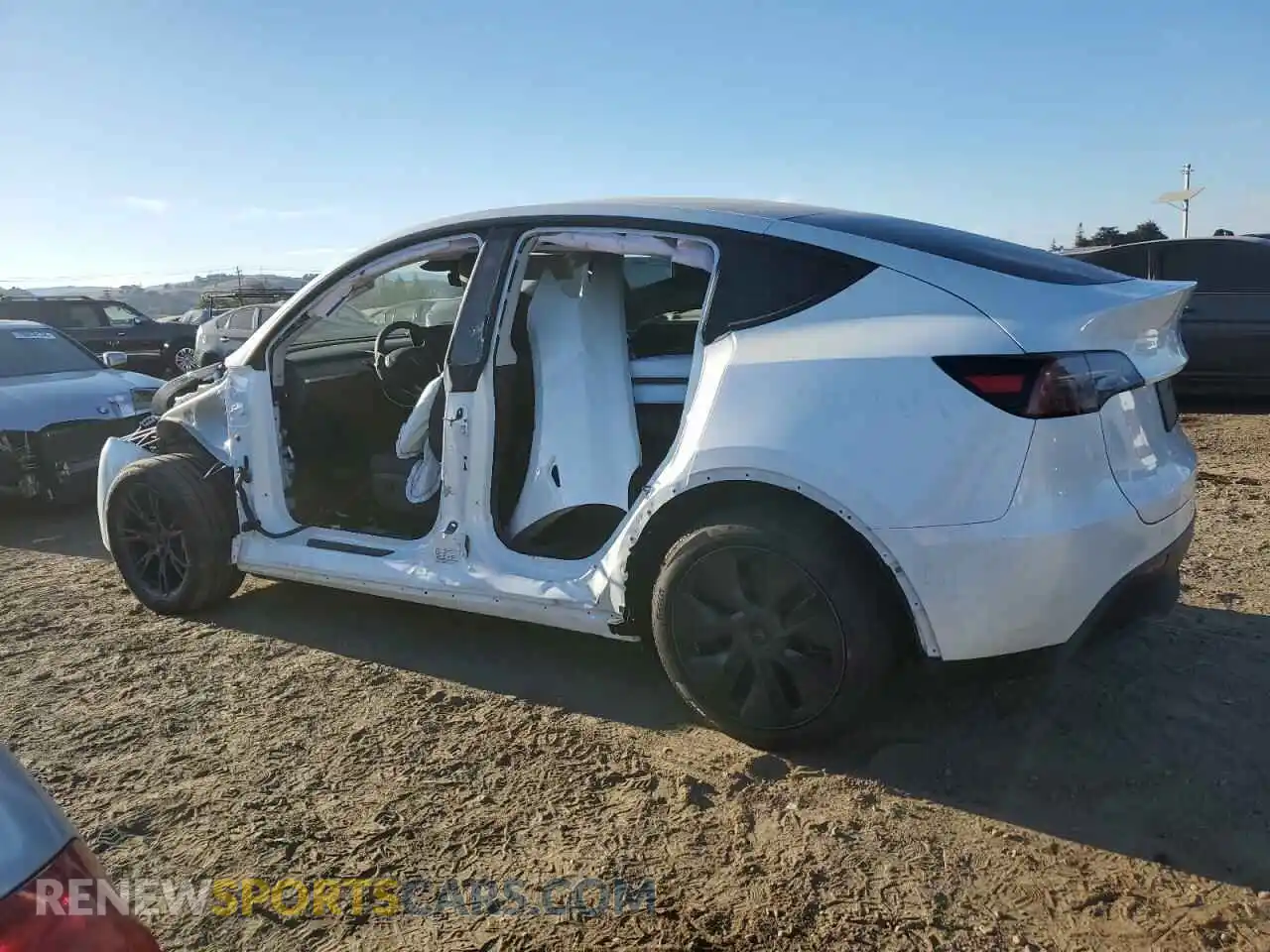 2 fotografías del automóvil dañado 7SAYGDED8RF156144 TESLA MODEL Y 2024