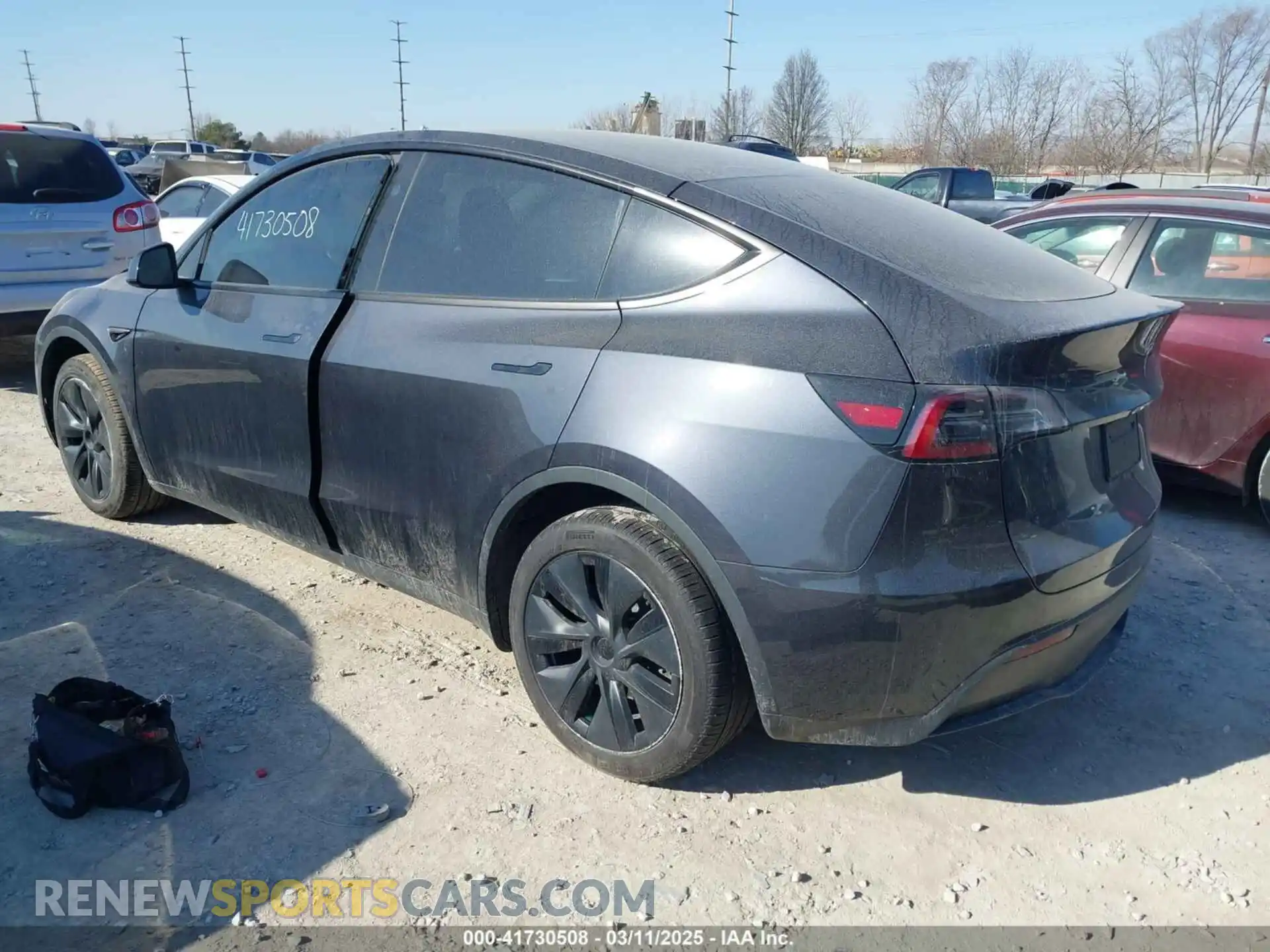 3 Photograph of a damaged car 7SAYGDED8RF158346 TESLA MODEL Y 2024