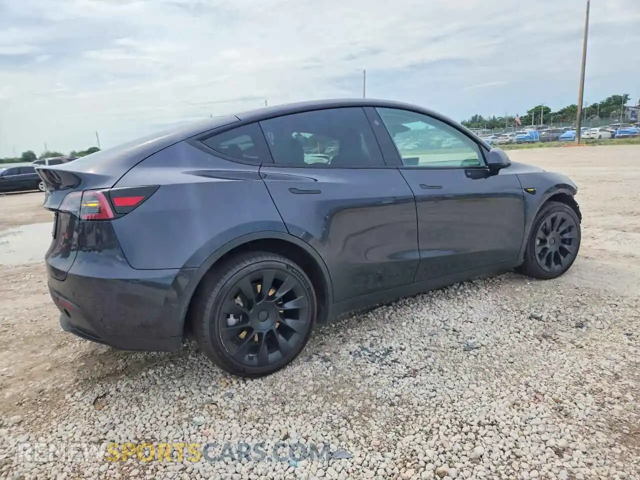3 Photograph of a damaged car 7SAYGDED9RF056098 TESLA MODEL Y 2024