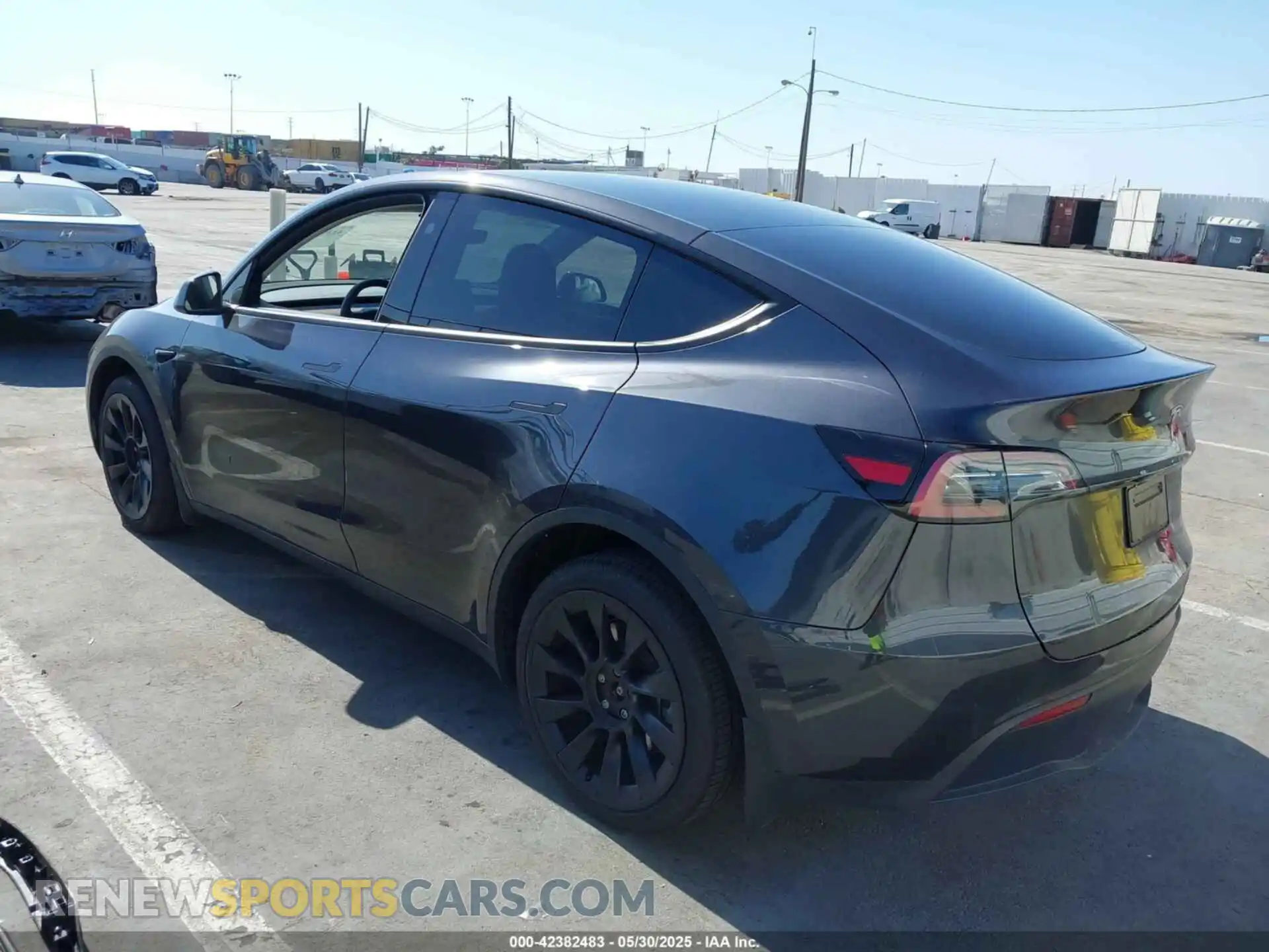 3 Photograph of a damaged car 7SAYGDED9RF091854 TESLA MODEL Y 2024