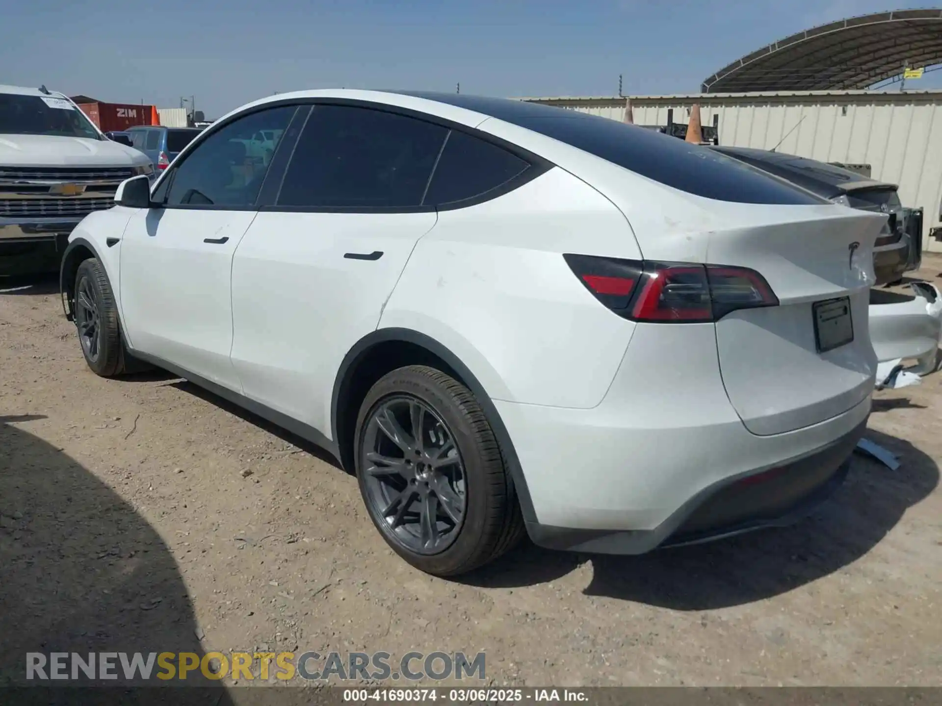 3 Photograph of a damaged car 7SAYGDEDXRA300743 TESLA MODEL Y 2024