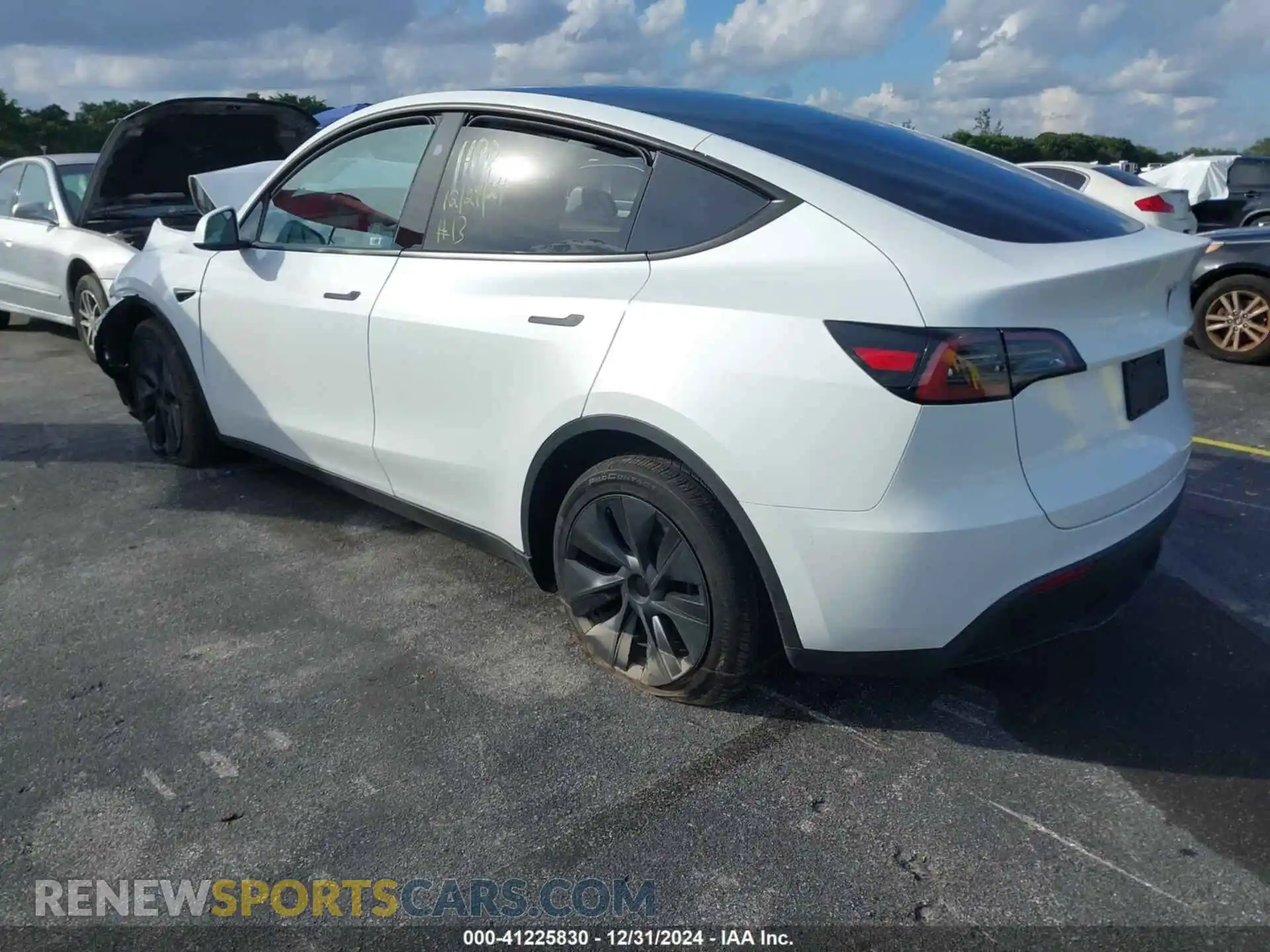 3 Photograph of a damaged car 7SAYGDEDXRA329093 TESLA MODEL Y 2024