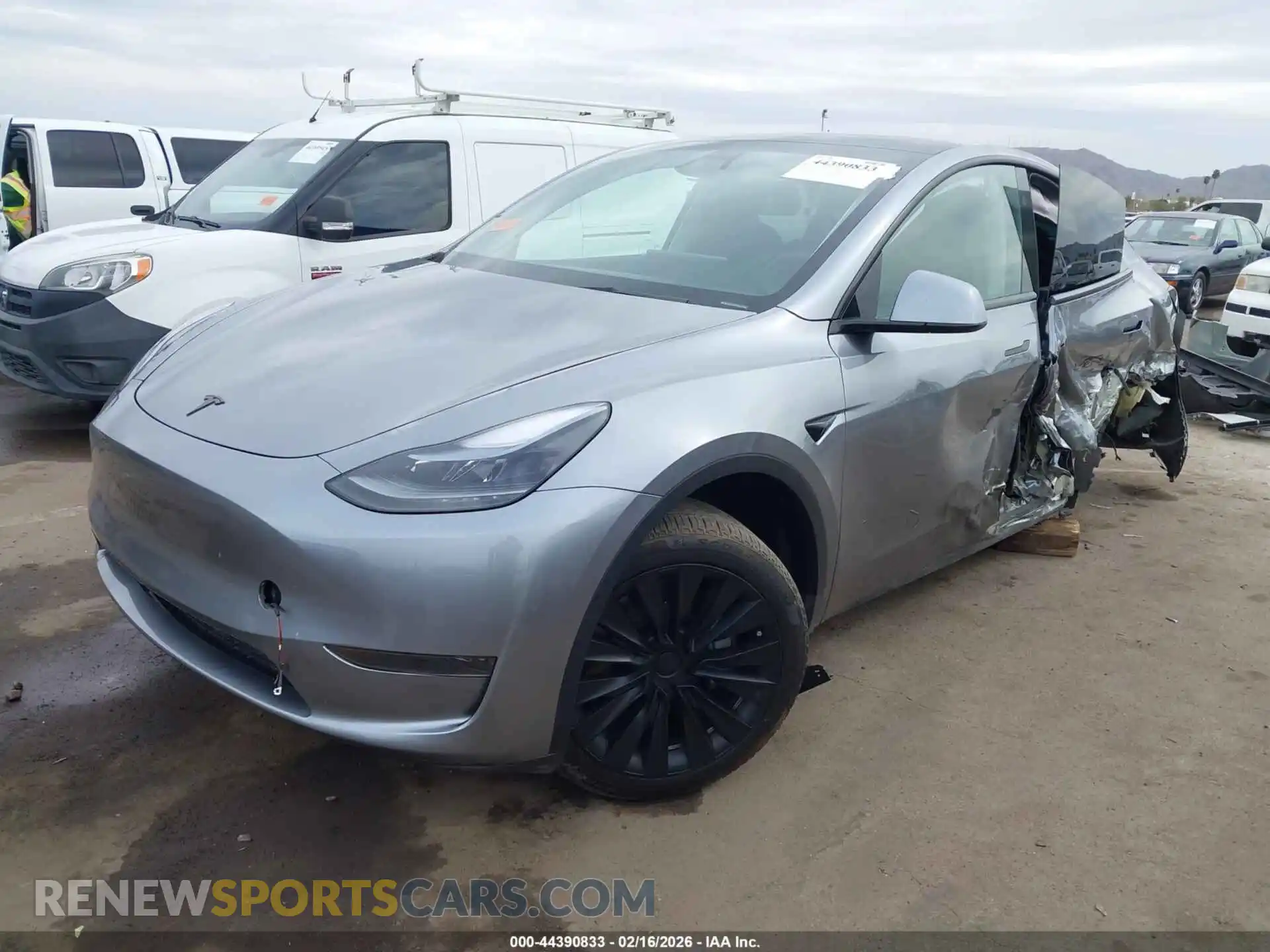 2 Photograph of a damaged car 7SAYGDEDXRA333225 TESLA MODEL Y 2024