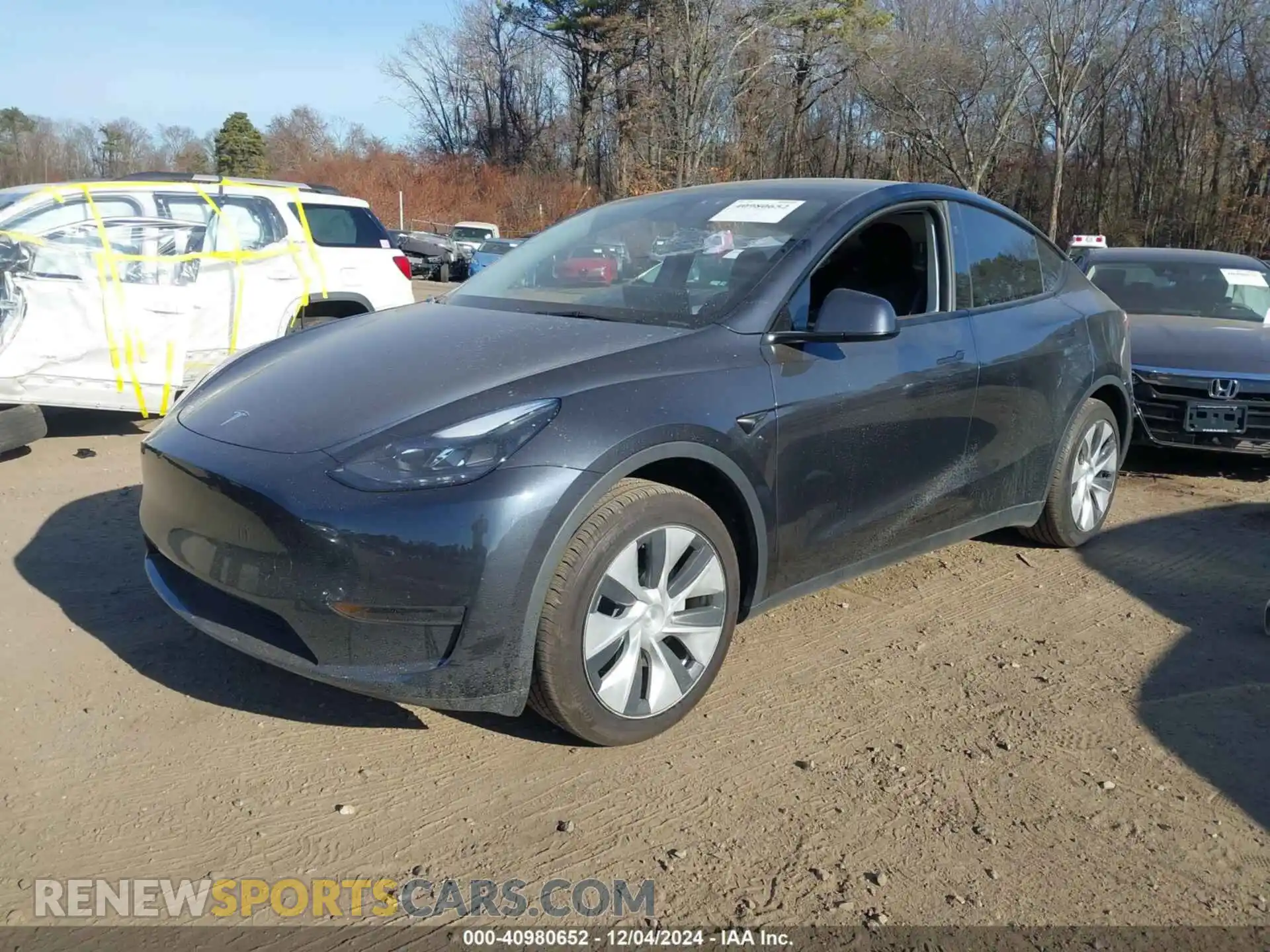 2 Photograph of a damaged car 7SAYGDEDXRF028536 TESLA MODEL Y 2024
