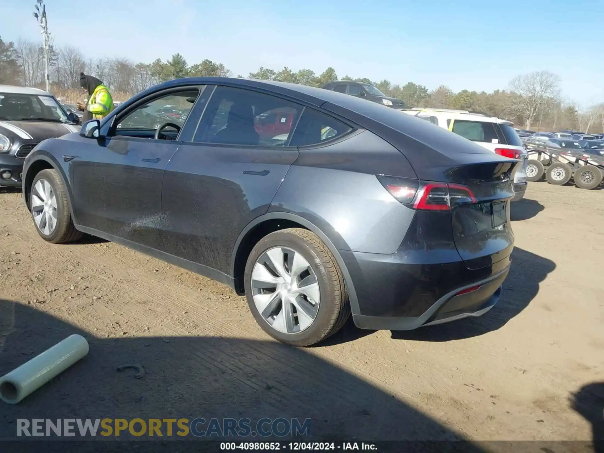 3 Photograph of a damaged car 7SAYGDEDXRF028536 TESLA MODEL Y 2024