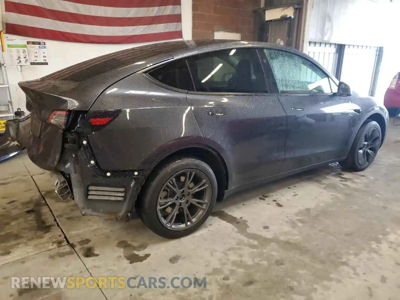 3 Photograph of a damaged car 7SAYGDEDXRF095749 TESLA MODEL Y 2024