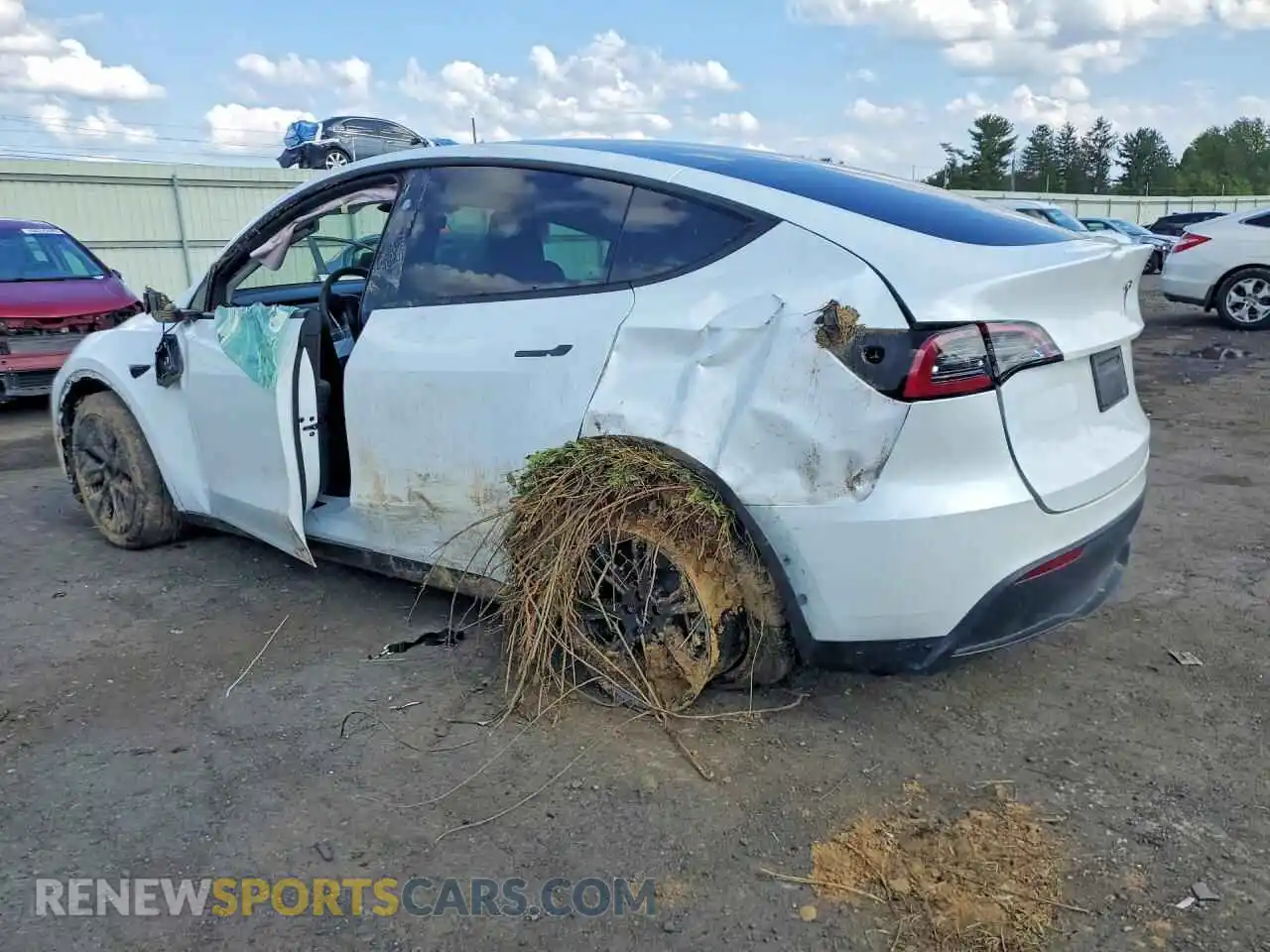 2 fotografías del automóvil dañado 7SAYGDEDXRF104739 TESLA MODEL Y 2024