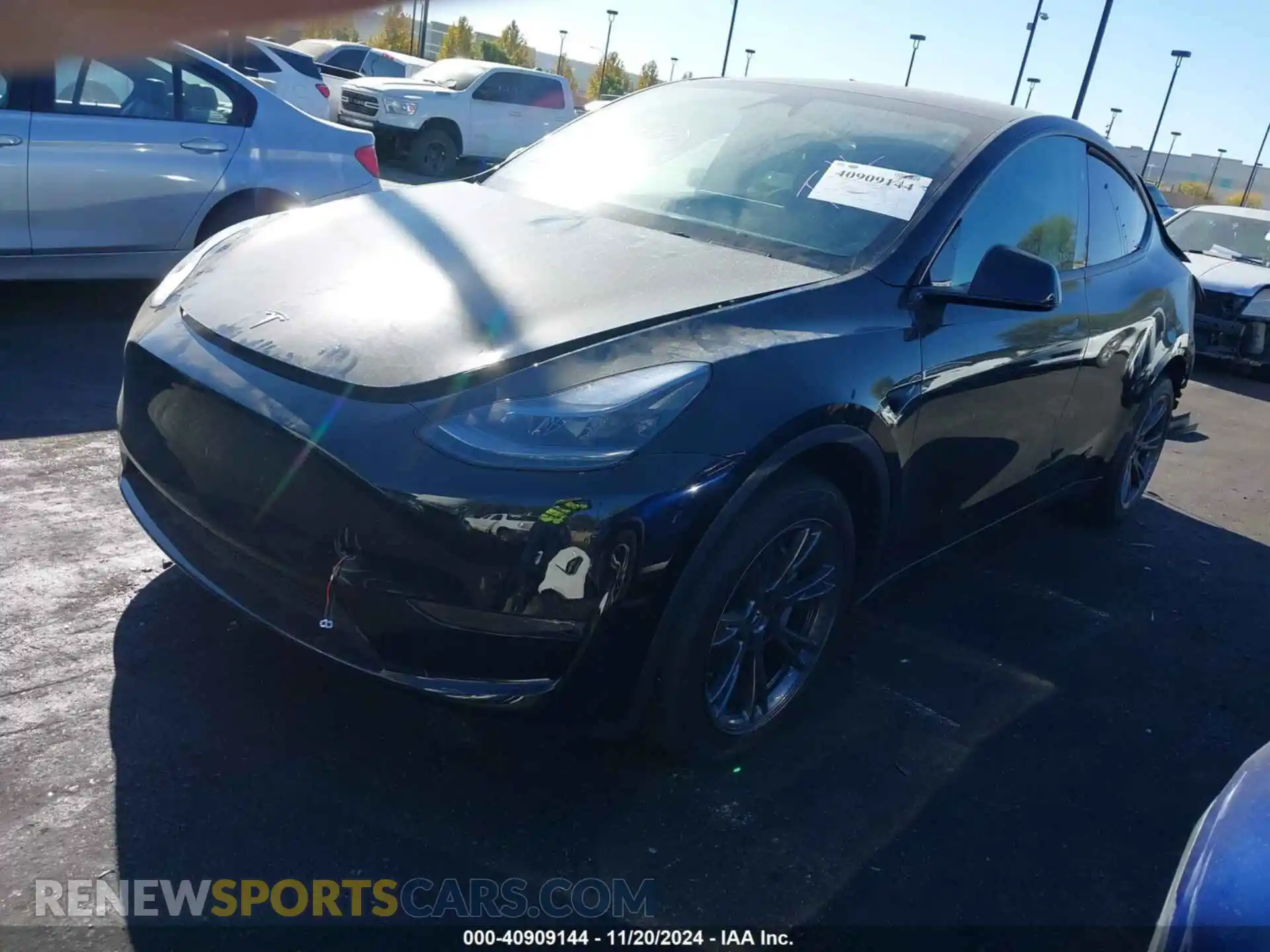 2 Photograph of a damaged car 7SAYGDEDXRF195463 TESLA MODEL Y 2024